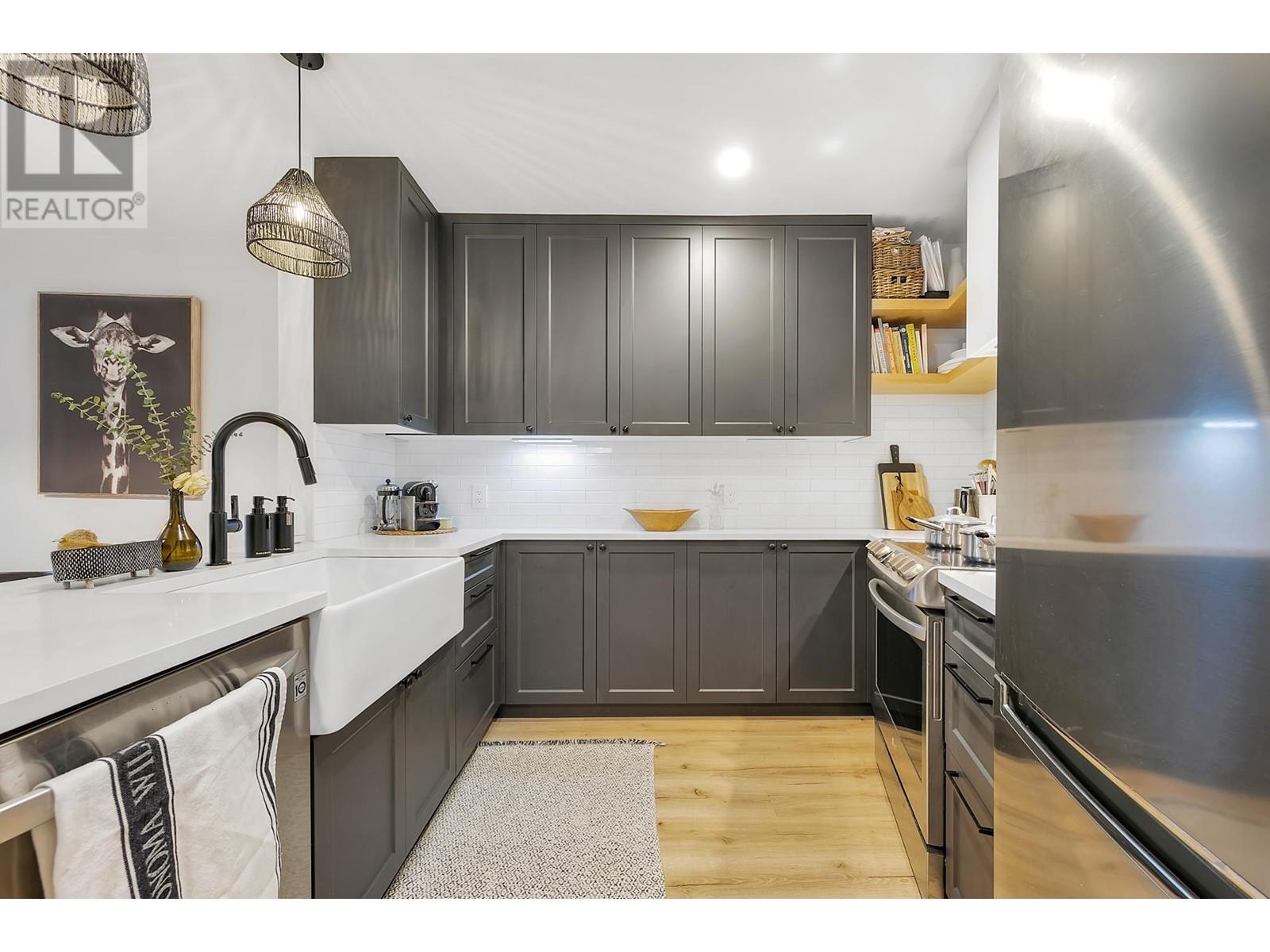 211 2222 Prince Edward Street, Vancouver, British Columbia  V5T 4M6 - Photo 3 - R2976079