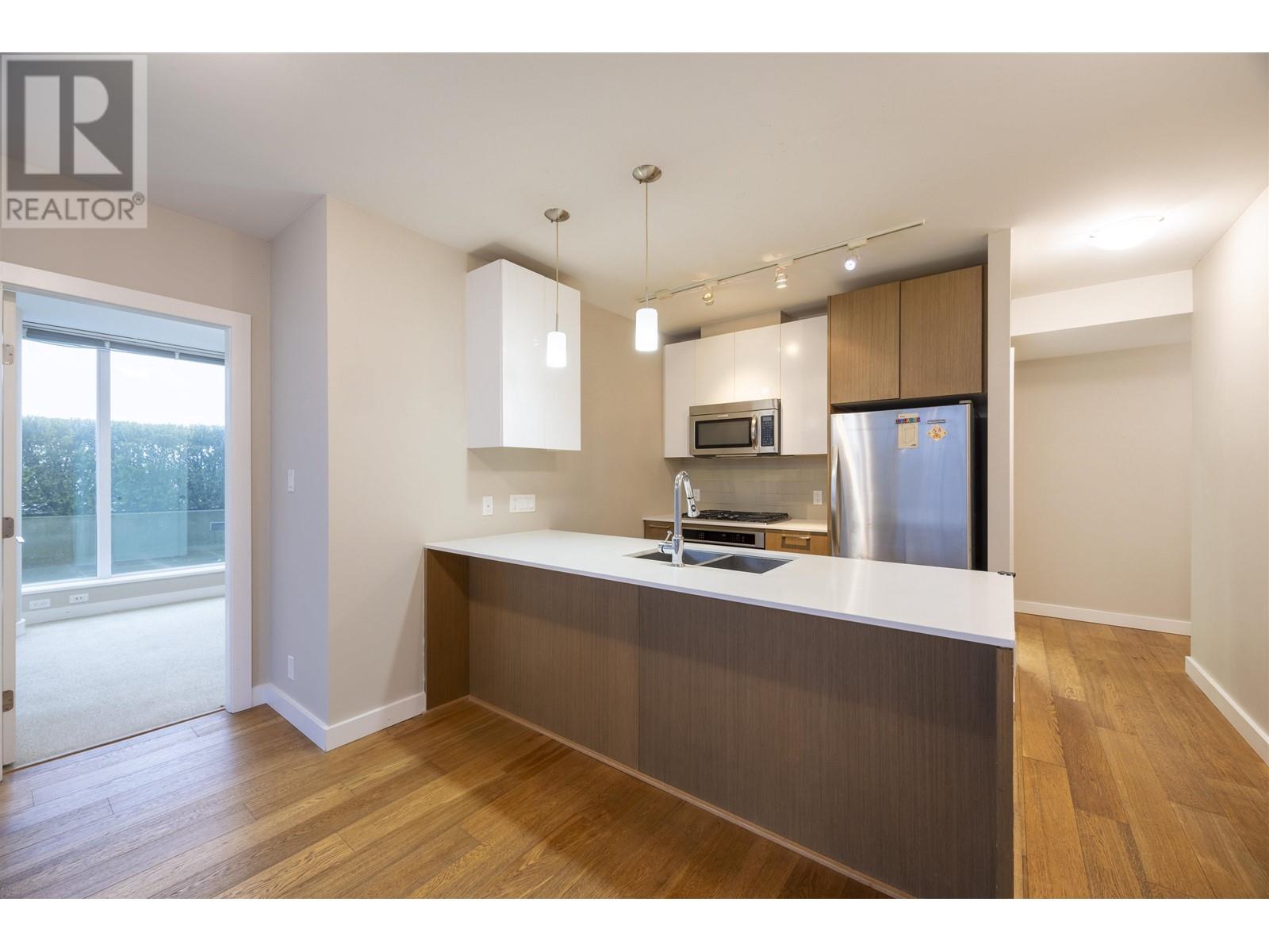 Listing Picture 3 of 18 : 702 6951 ELMBRIDGE WAY, Richmond / 烈治文 - 魯藝地產 Yvonne Lu Group - MLS Medallion Club Member