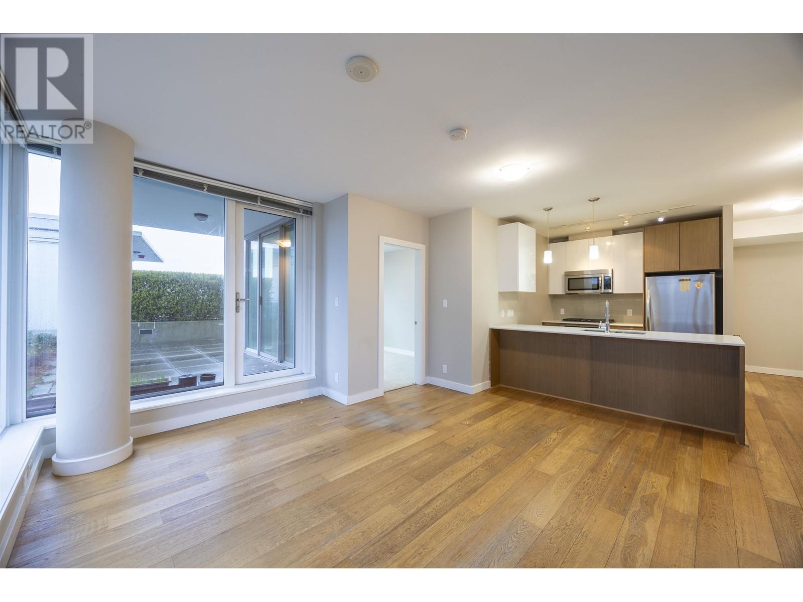 Listing Picture 2 of 18 : 702 6951 ELMBRIDGE WAY, Richmond / 烈治文 - 魯藝地產 Yvonne Lu Group - MLS Medallion Club Member