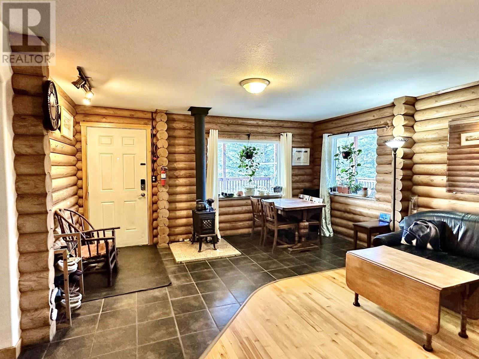 11974 Essen Road, Valemount, British Columbia  V0E 2Z0 - Photo 4 - R2976703