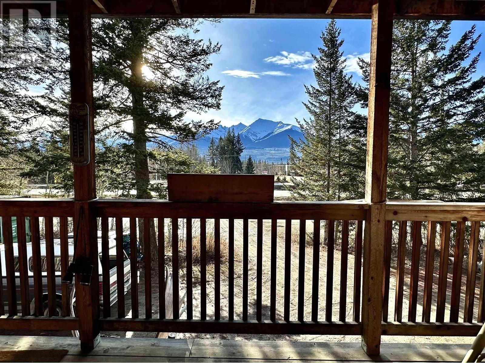 11974 ESSEN ROAD, Valemount, British Columbia