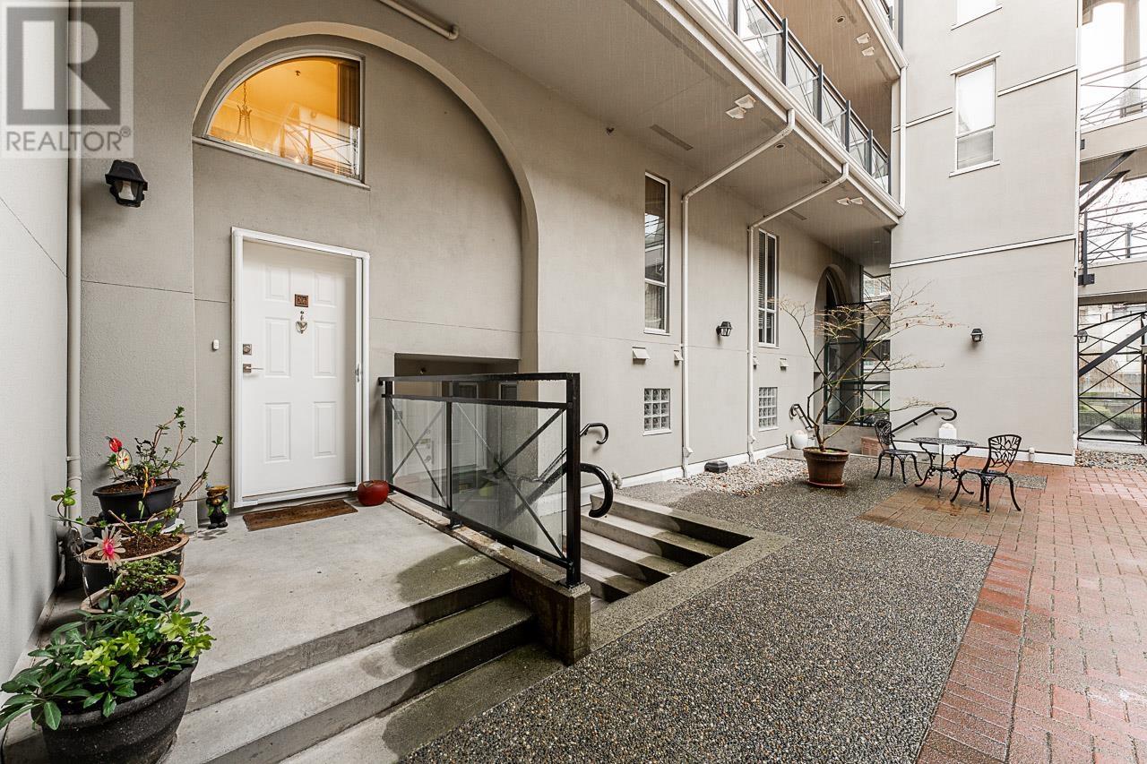 206 3 RENAISSANCE SQUARE, new westminster, British Columbia