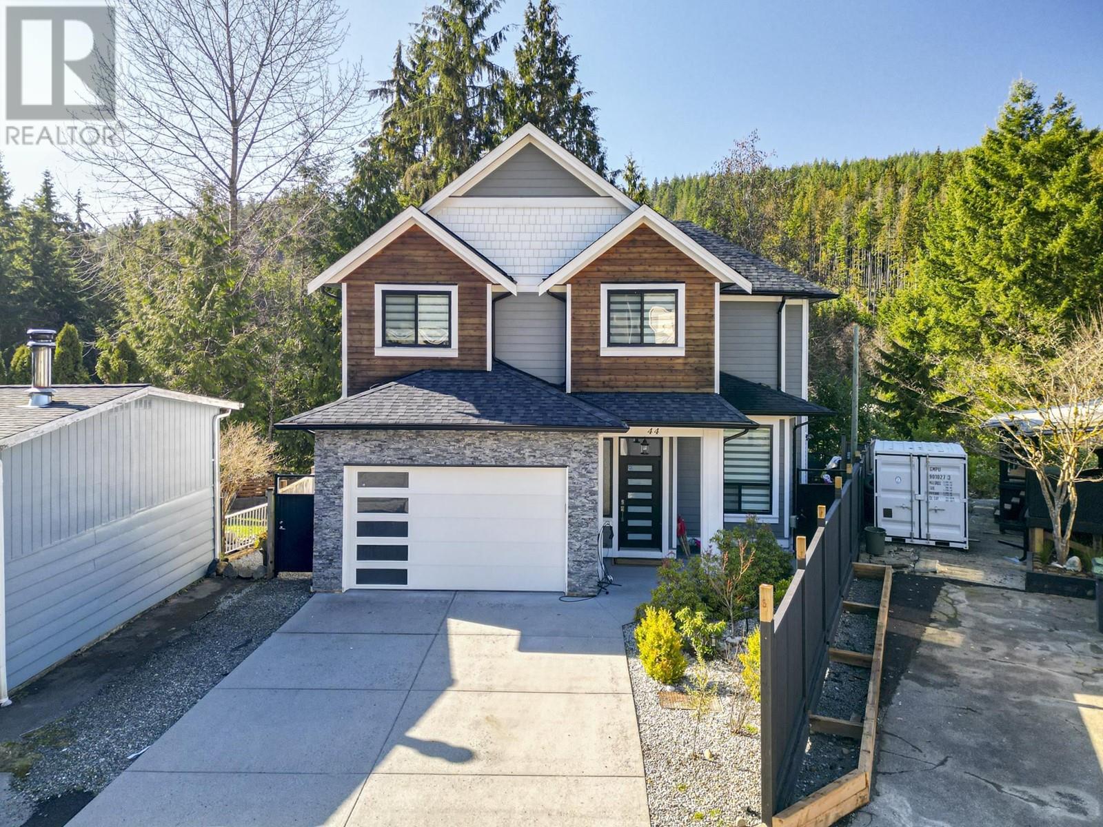 Property at 44 3295 SUNNYSIDE ROAD image 1