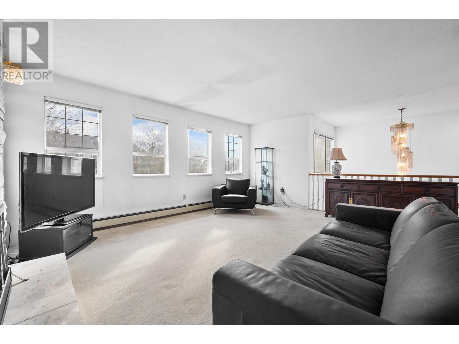 8237 Montcalm Street, Vancouver, British Columbia  V6P 4P4 - Photo 4 - R2970495