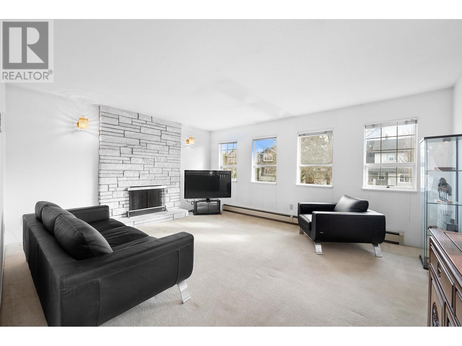 8237 Montcalm Street, Vancouver, British Columbia  V6P 4P4 - Photo 3 - R2970495