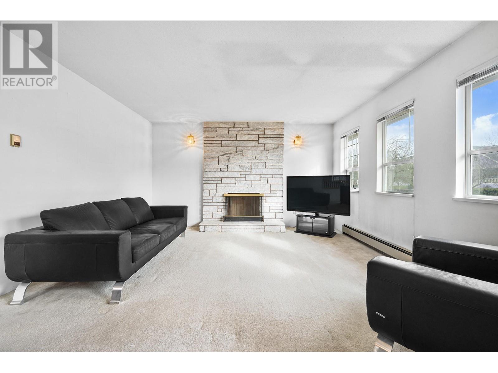 8237 Montcalm Street, Vancouver, British Columbia  V6P 4P4 - Photo 5 - R2970495