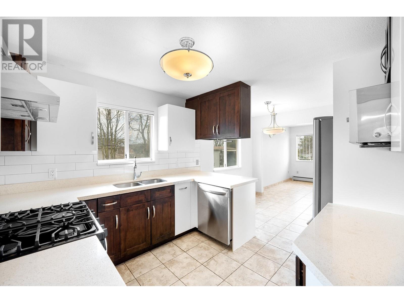 8237 Montcalm Street, Vancouver, British Columbia  V6P 4P4 - Photo 9 - R2970495