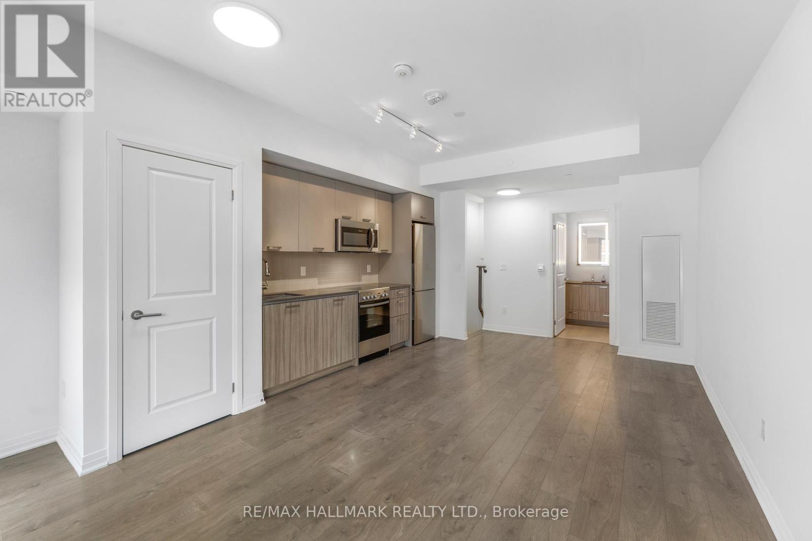 Th 103 - 2301 Danforth Avenue, Toronto, Ontario  M4C 1K5 - Photo 6 - E12013932