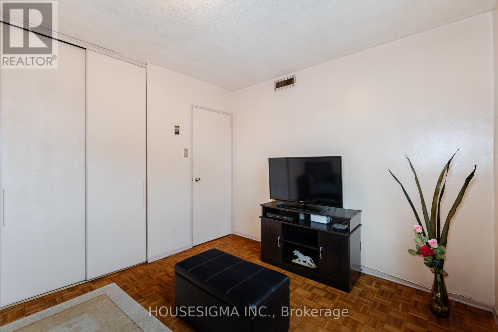 1617 - 15 La Rose Avenue, Toronto, Ontario  M9P 1A7 - Photo 35 - W12013929