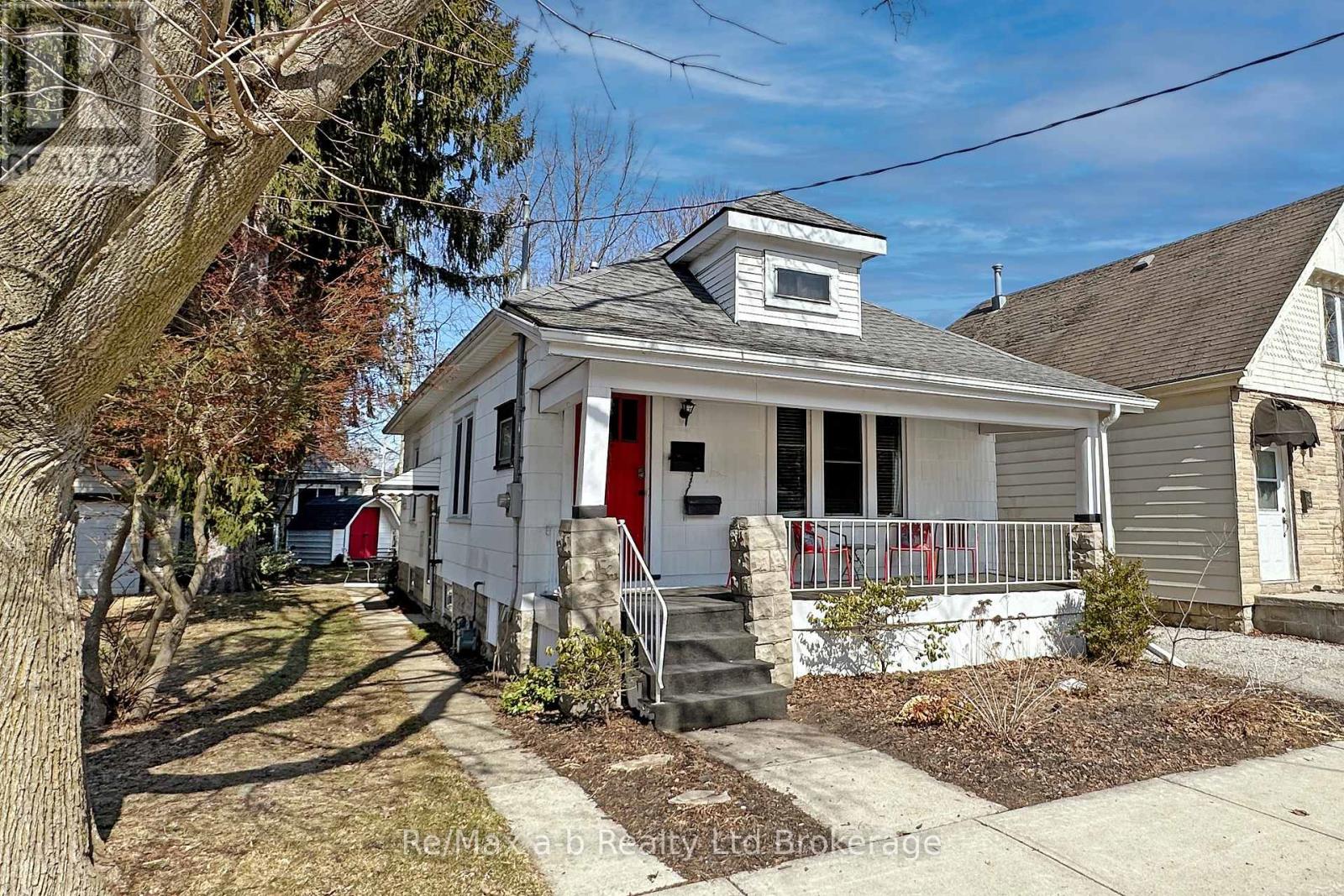 Property at 11 MOUNT PLEASANT AVENUE image 1