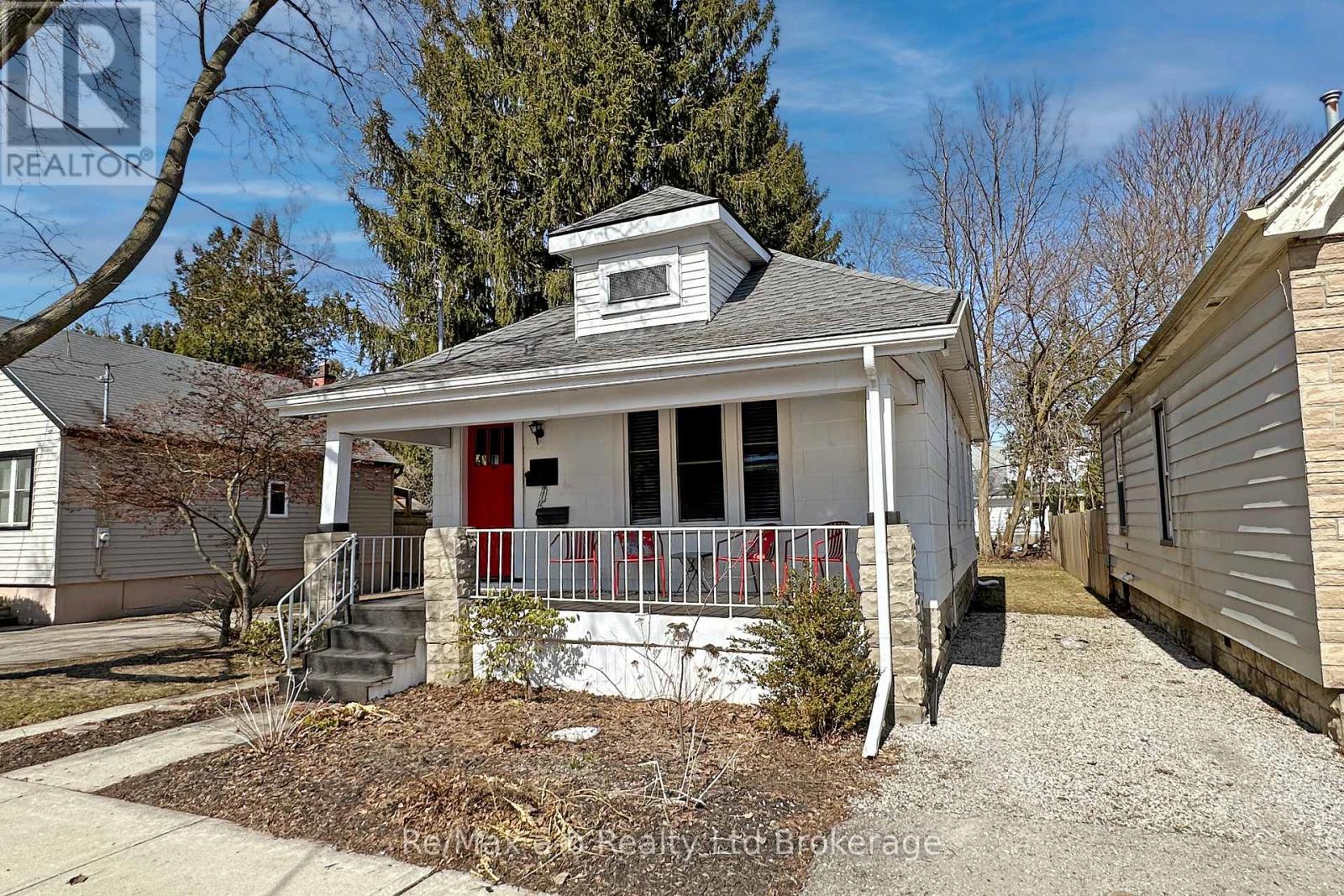 Property at 11 MOUNT PLEASANT AVENUE image 3