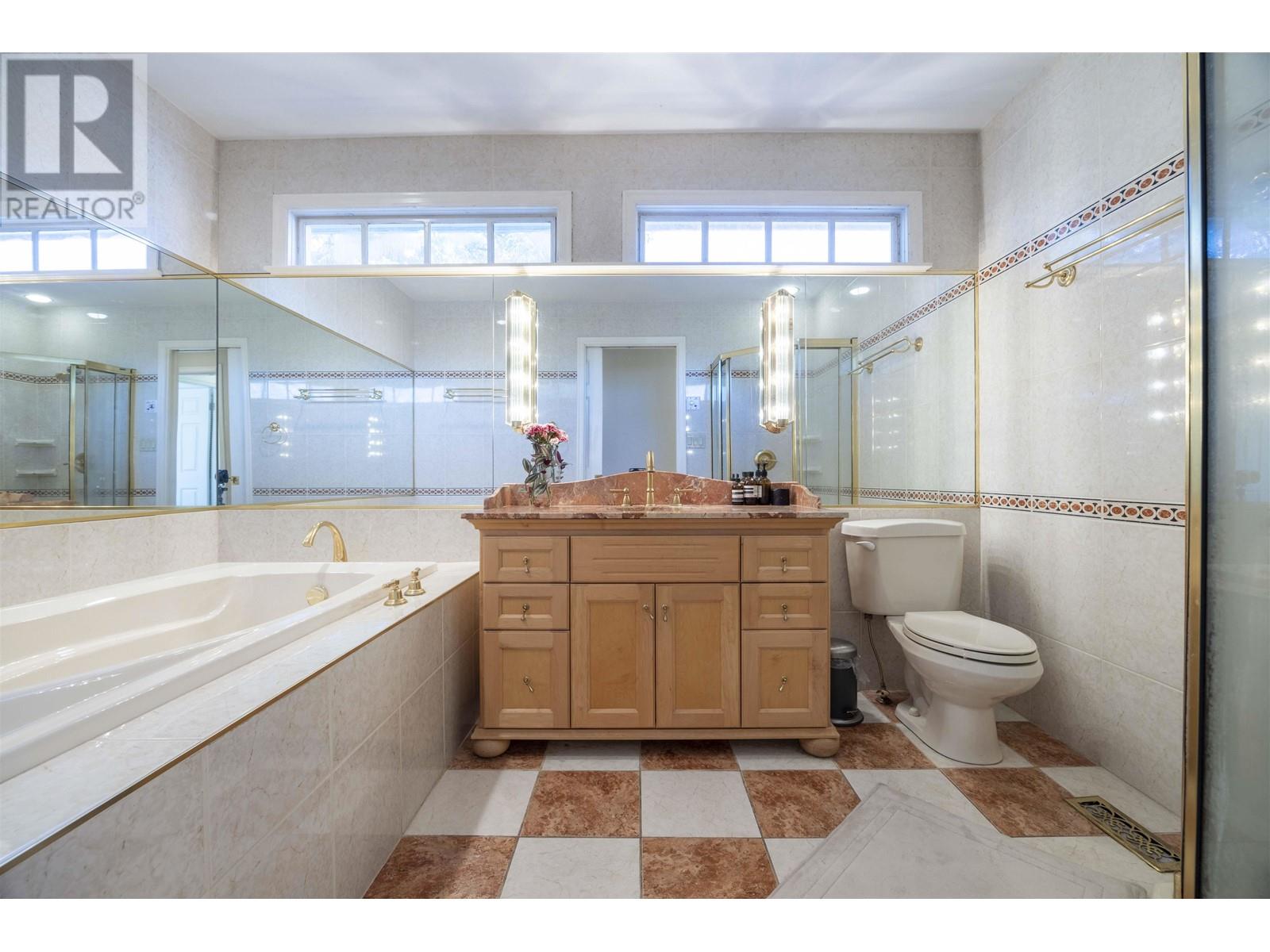 Listing Picture 16 of 31 : 4825 BUXTON STREET, Burnaby / 本拿比 - 魯藝地產 Yvonne Lu Group - MLS Medallion Club Member