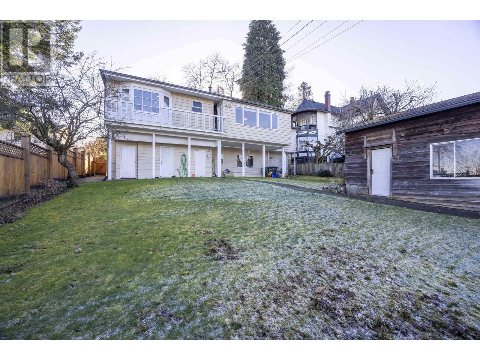 Listing Picture 28 of 31 : 4825 BUXTON STREET, Burnaby / 本拿比 - 魯藝地產 Yvonne Lu Group - MLS Medallion Club Member