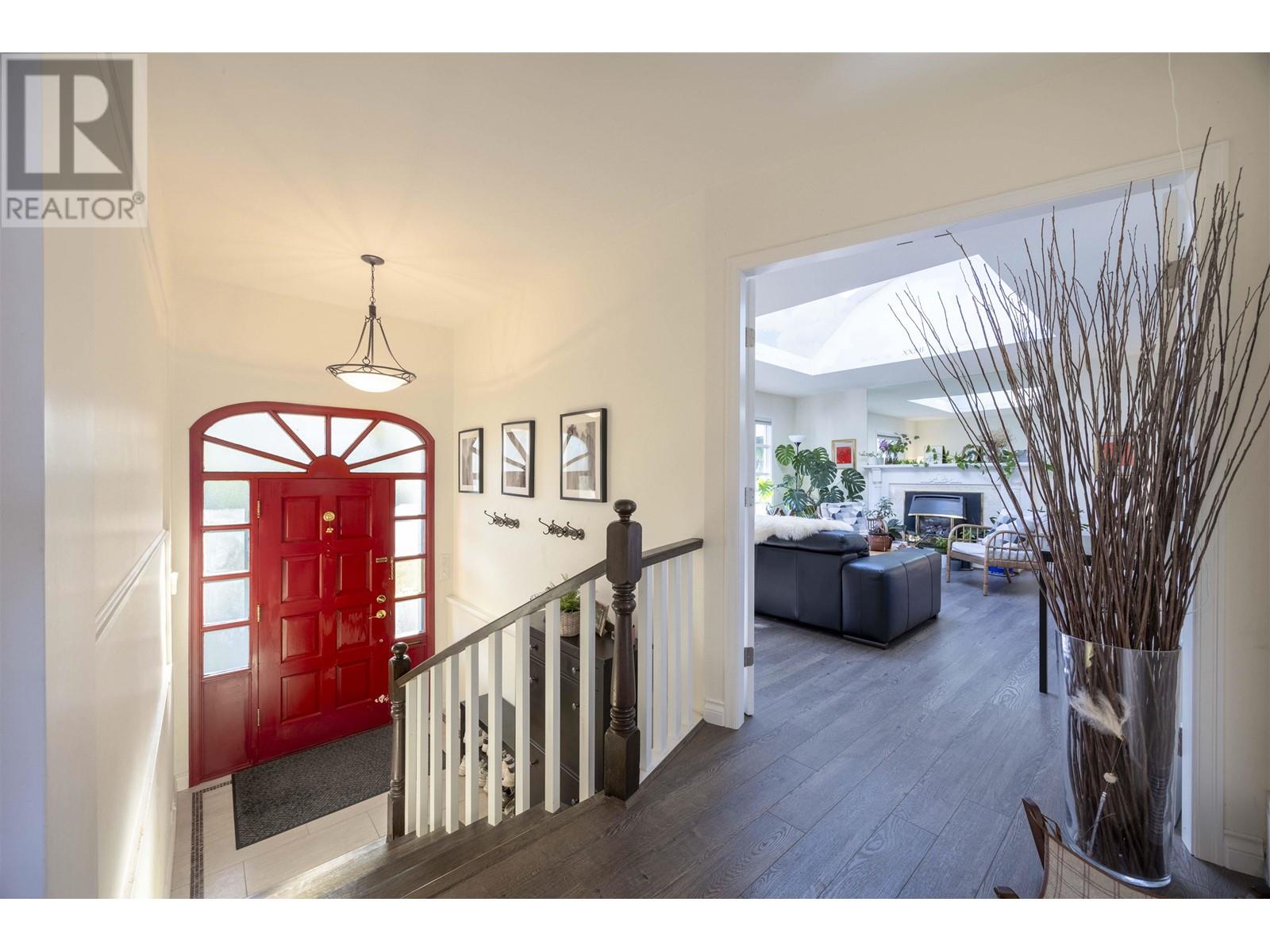 Listing Picture 21 of 31 : 4825 BUXTON STREET, Burnaby / 本拿比 - 魯藝地產 Yvonne Lu Group - MLS Medallion Club Member