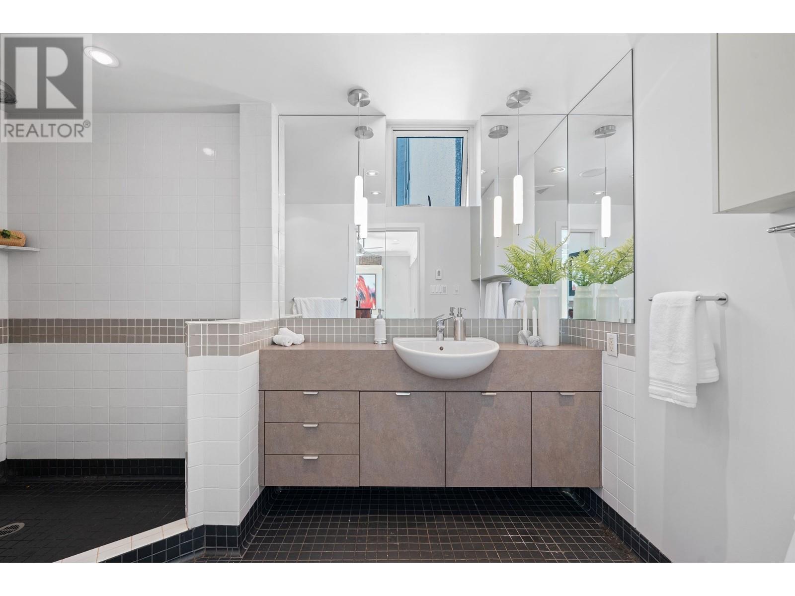 Listing Picture 22 of 38 : 104 710 CHILCO STREET, Vancouver / 溫哥華 - 魯藝地產 Yvonne Lu Group - MLS Medallion Club Member