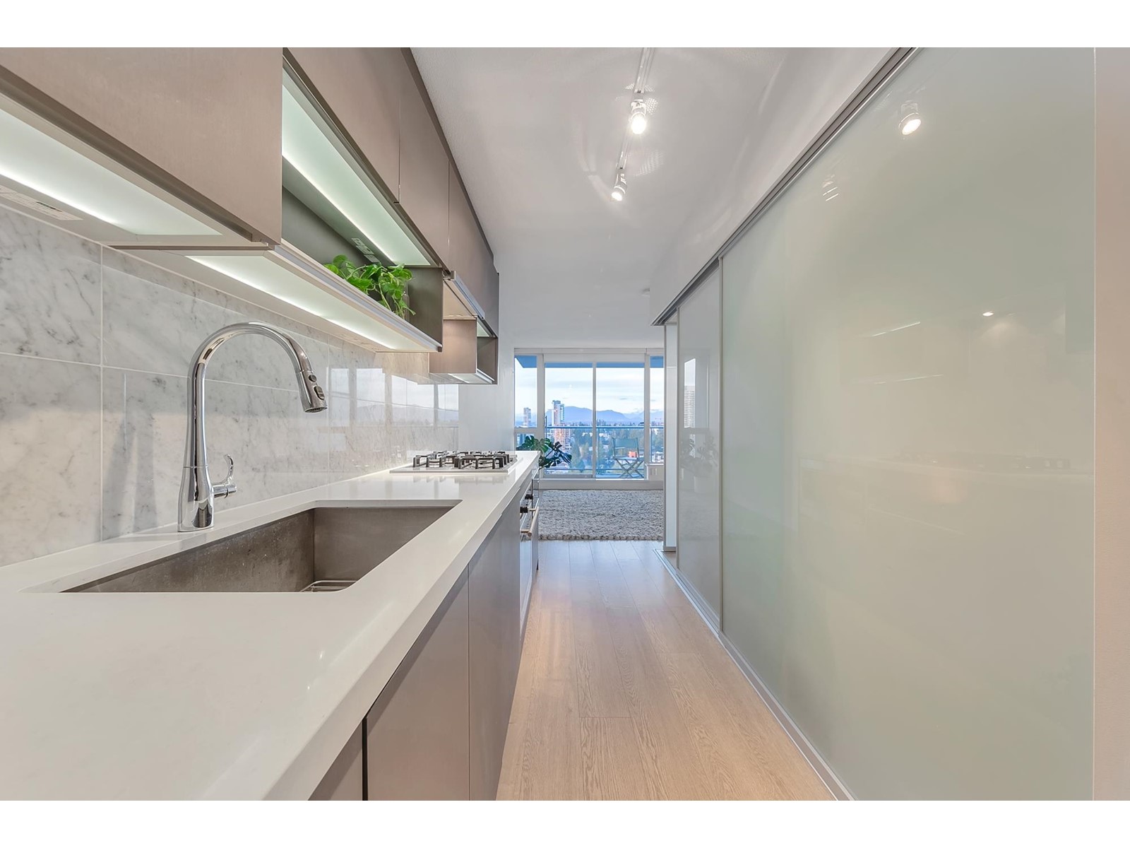 2210 13750 100 Avenue, Surrey, British Columbia  V3T 0L3 - Photo 13 - R2969146