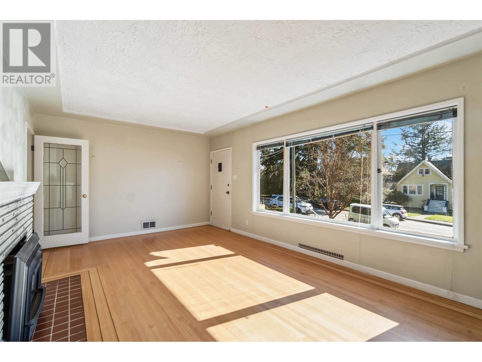 508 E 12th Street, North Vancouver, British Columbia  V7L 2K4 - Photo 4 - R2974951