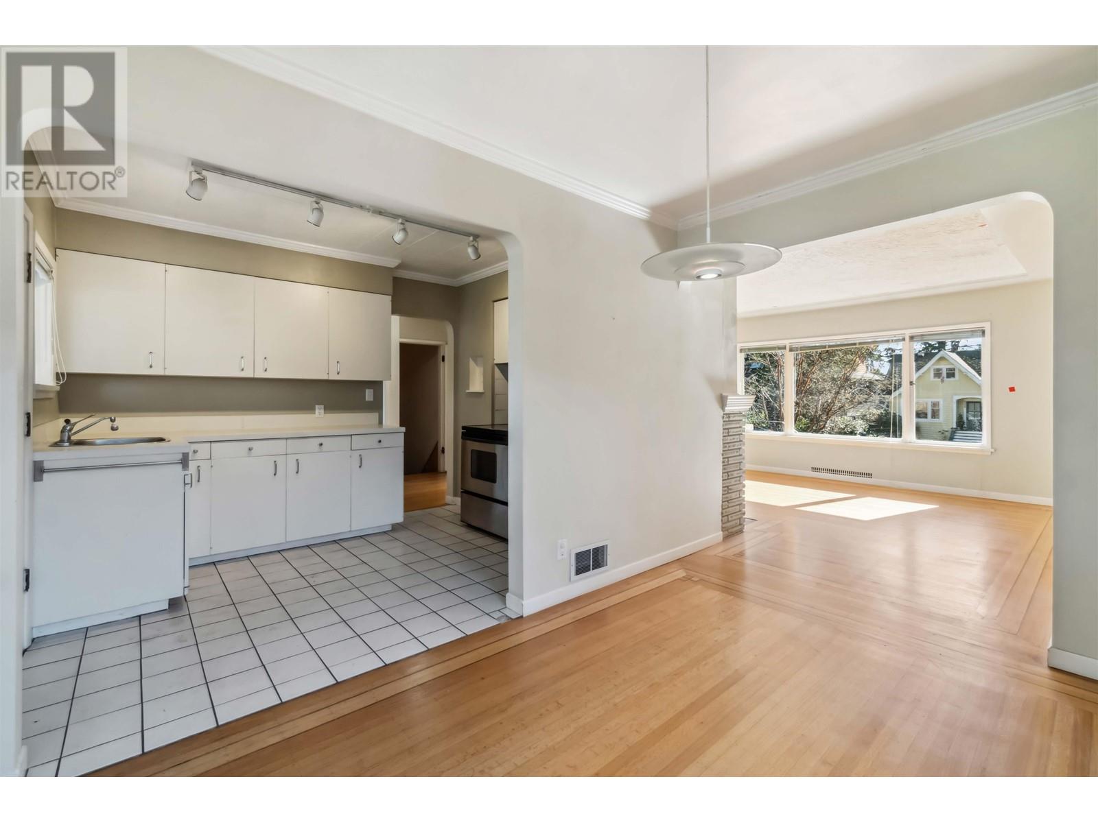 508 E 12th Street, North Vancouver, British Columbia  V7L 2K4 - Photo 6 - R2974951