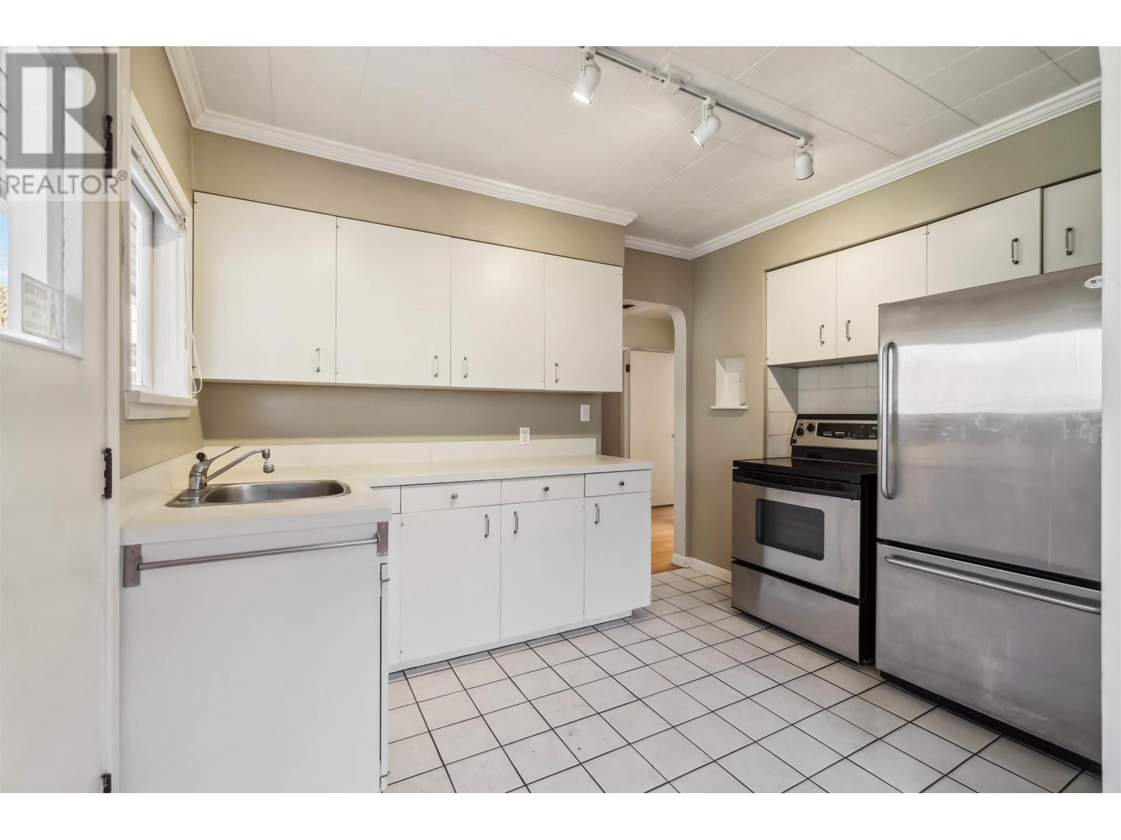 508 E 12th Street, North Vancouver, British Columbia  V7L 2K4 - Photo 5 - R2974951