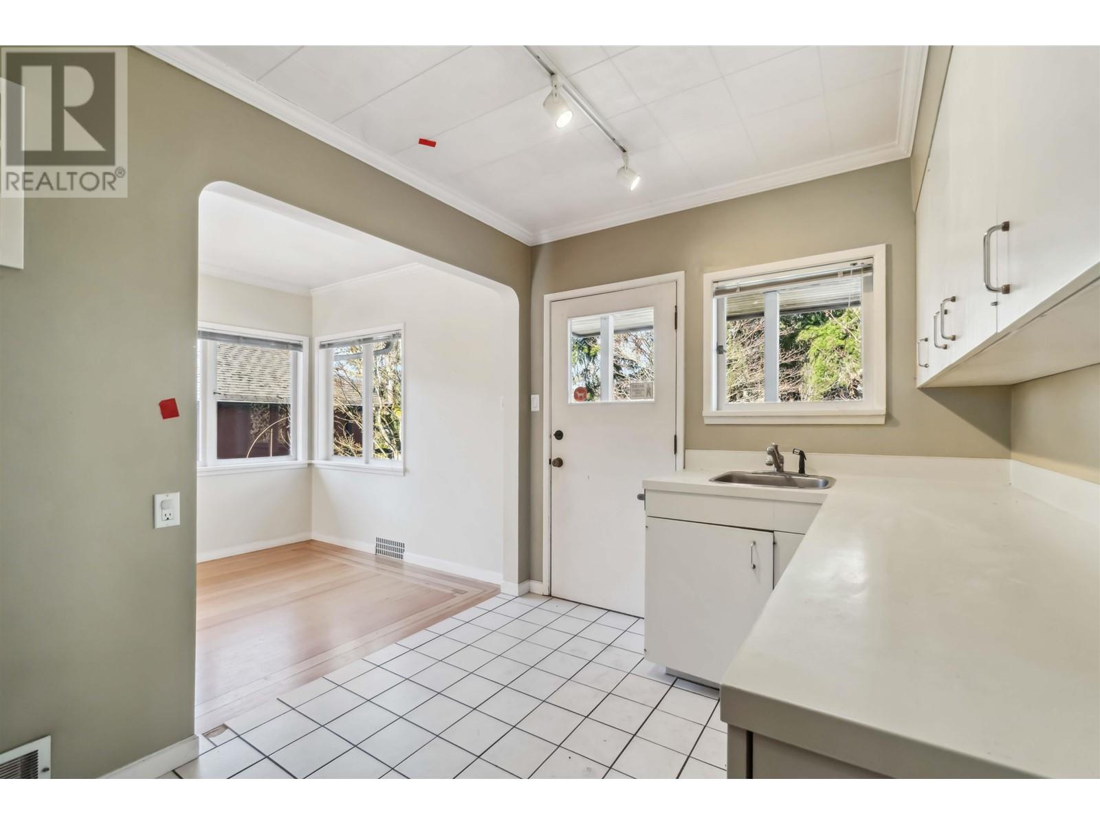 508 E 12th Street, North Vancouver, British Columbia  V7L 2K4 - Photo 7 - R2974951