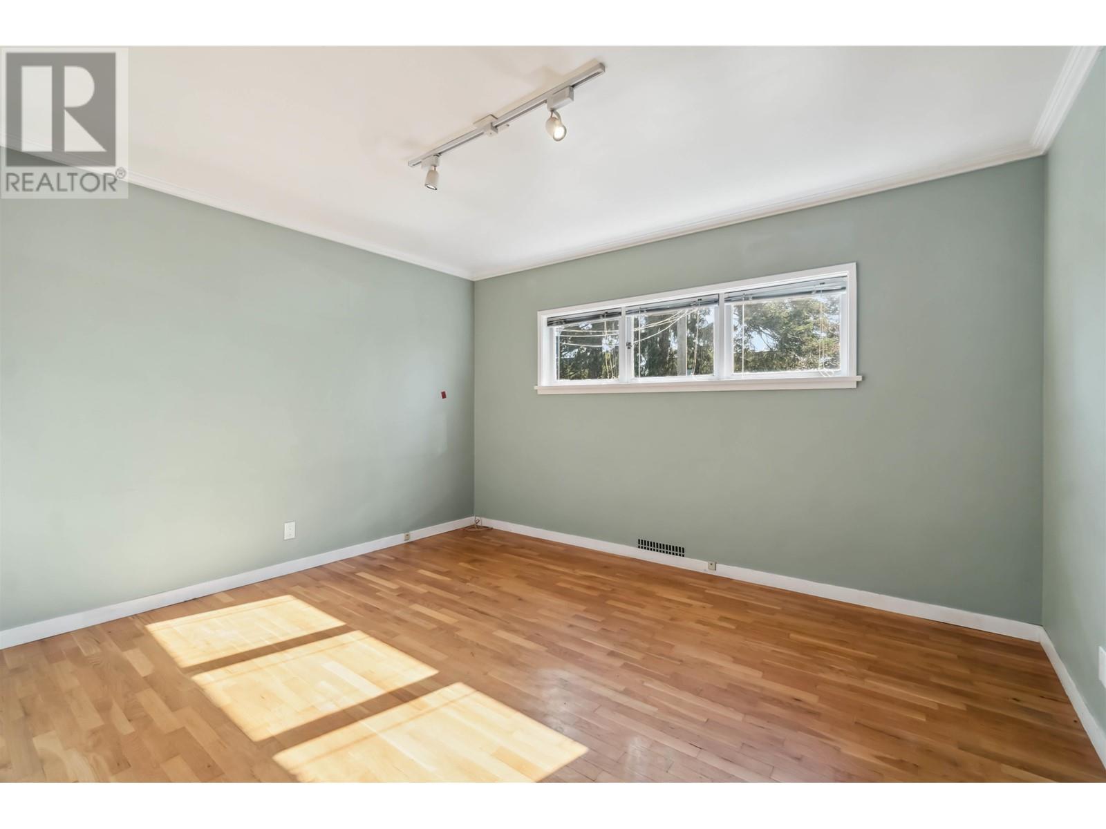 508 E 12th Street, North Vancouver, British Columbia  V7L 2K4 - Photo 10 - R2974951