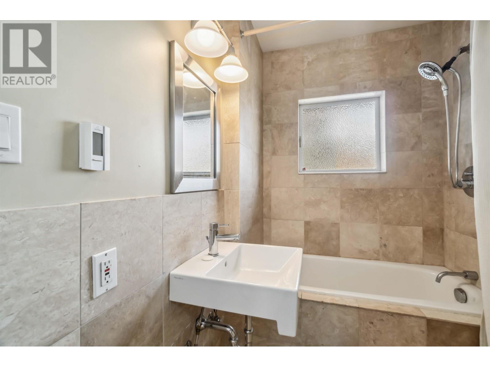 508 E 12th Street, North Vancouver, British Columbia  V7L 2K4 - Photo 11 - R2974951