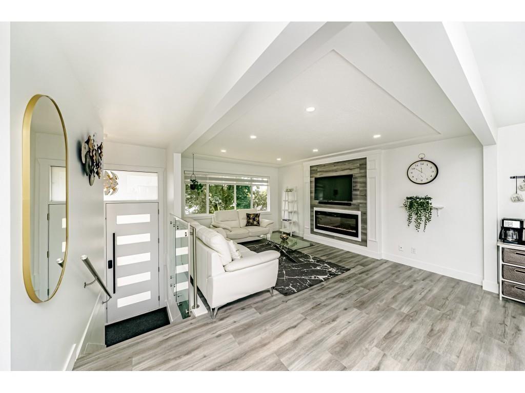 14927 Kew Drive, Surrey, British Columbia  V3R 4Y1 - Photo 6 - R2958171