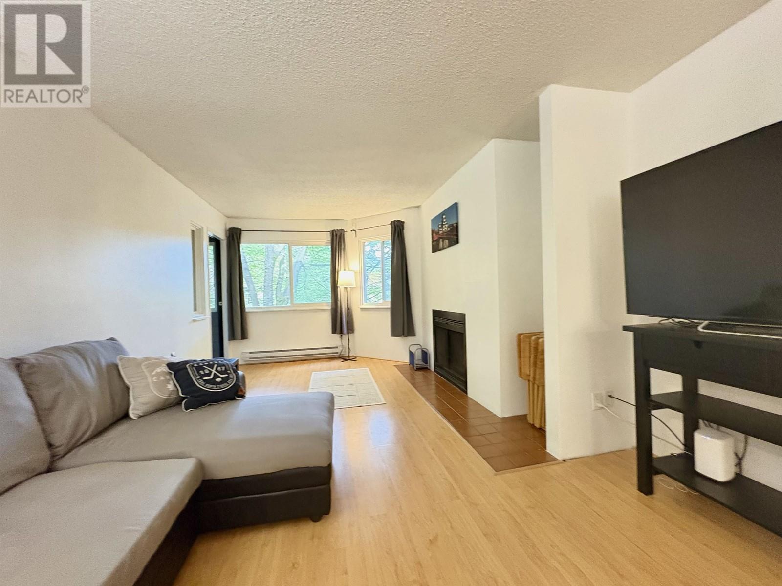 312 9880 Manchester Drive, Burnaby, British Columbia  V3N 4R3 - Photo 1 - R2975957