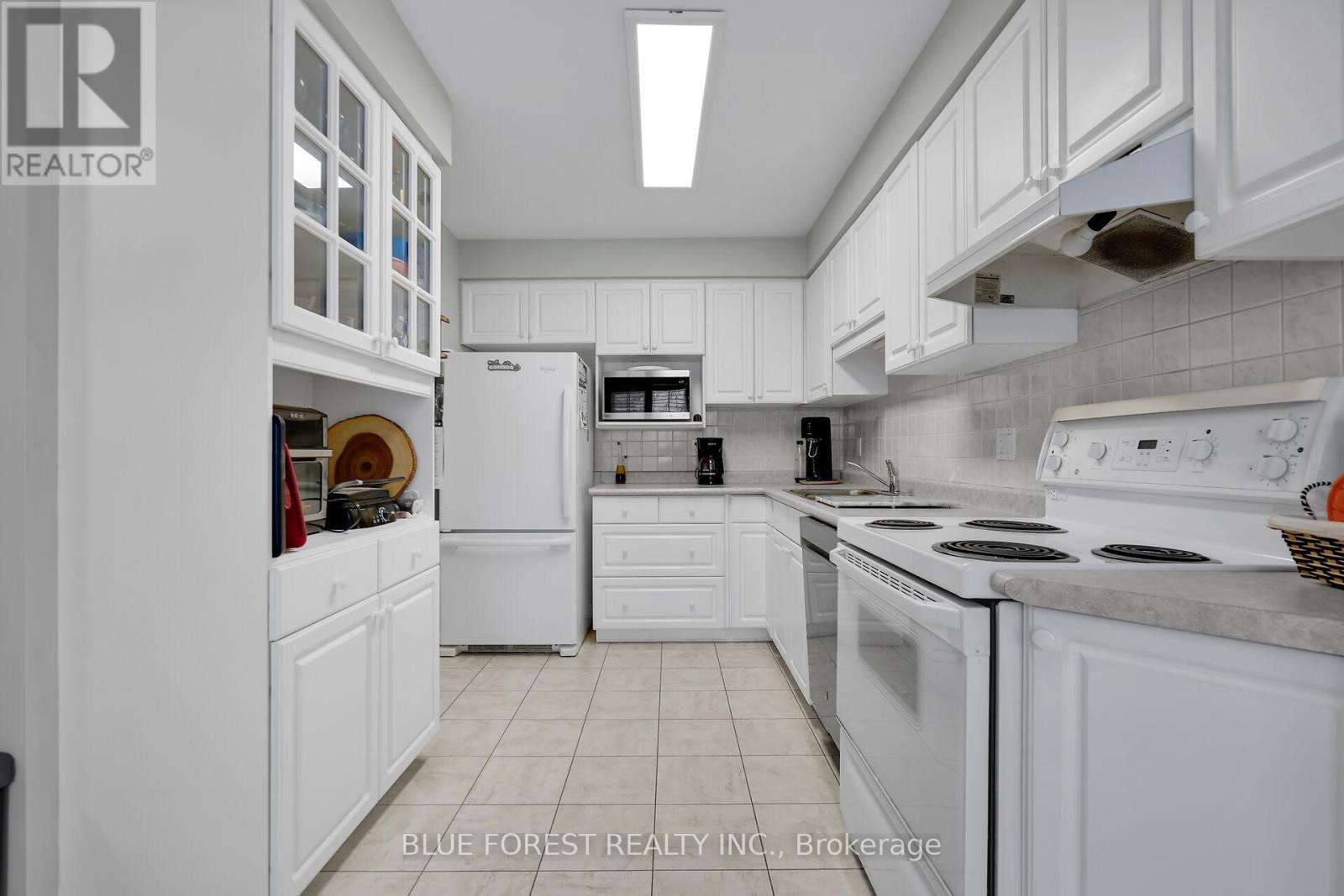 Property at 3 - 410 AMBLESIDE DRIVE image 4