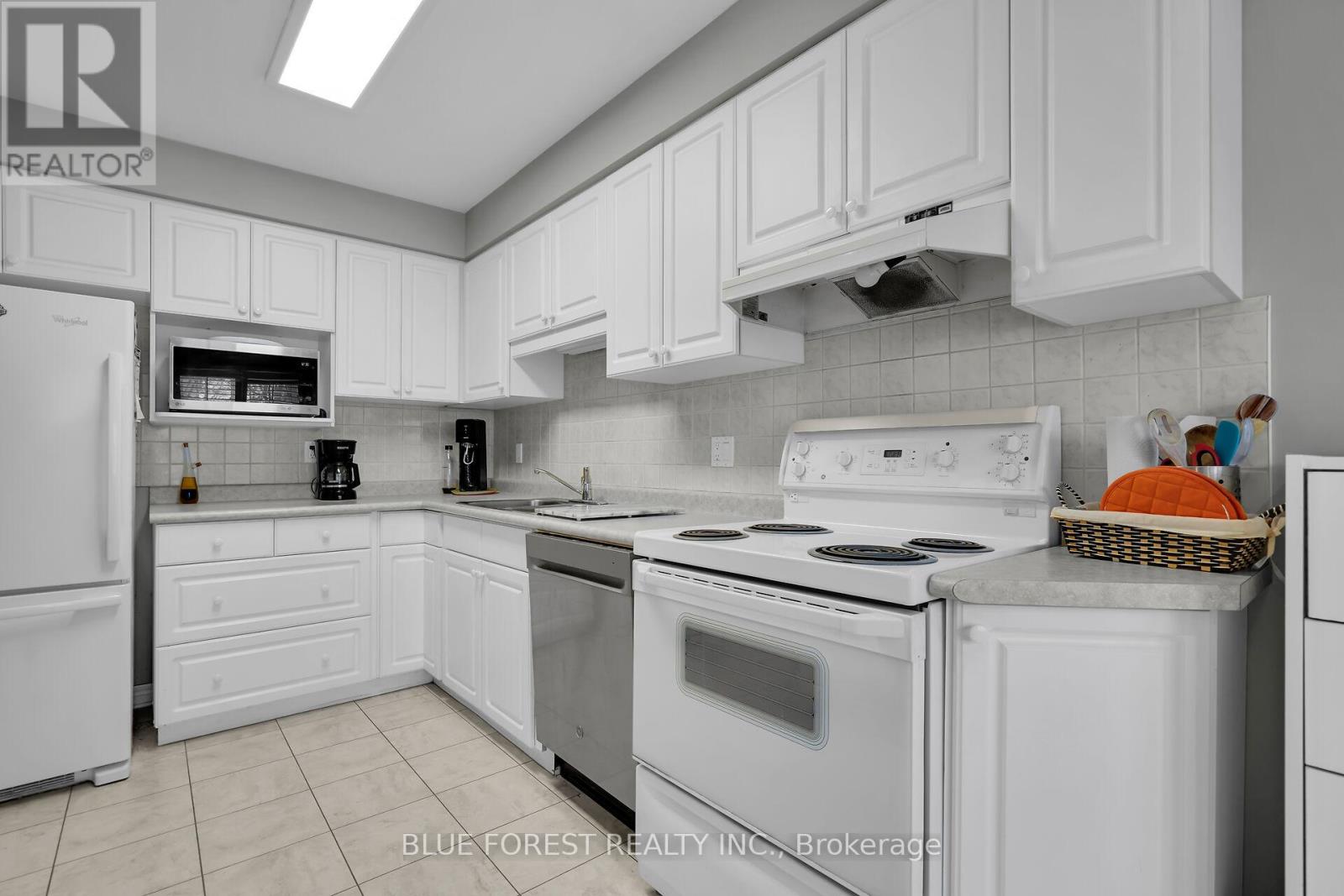 Property at 3 - 410 AMBLESIDE DRIVE image 5