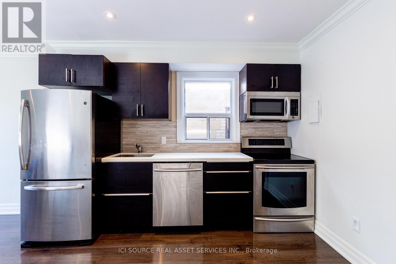 C - 253 LAKESHORE ROAD E, Mississauga, Ontario