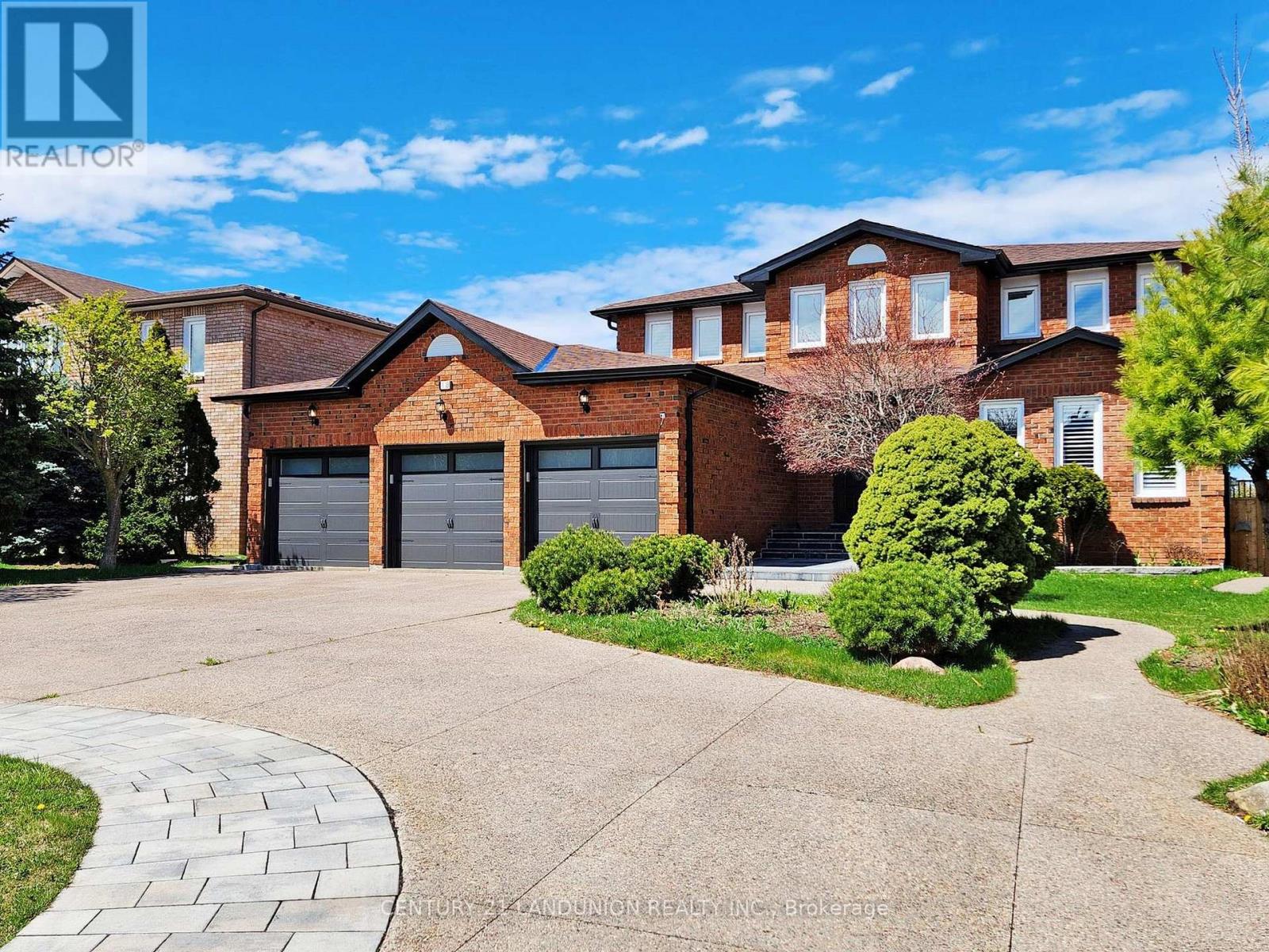 Property at 18 RAVENHILL CRESCENT image 1