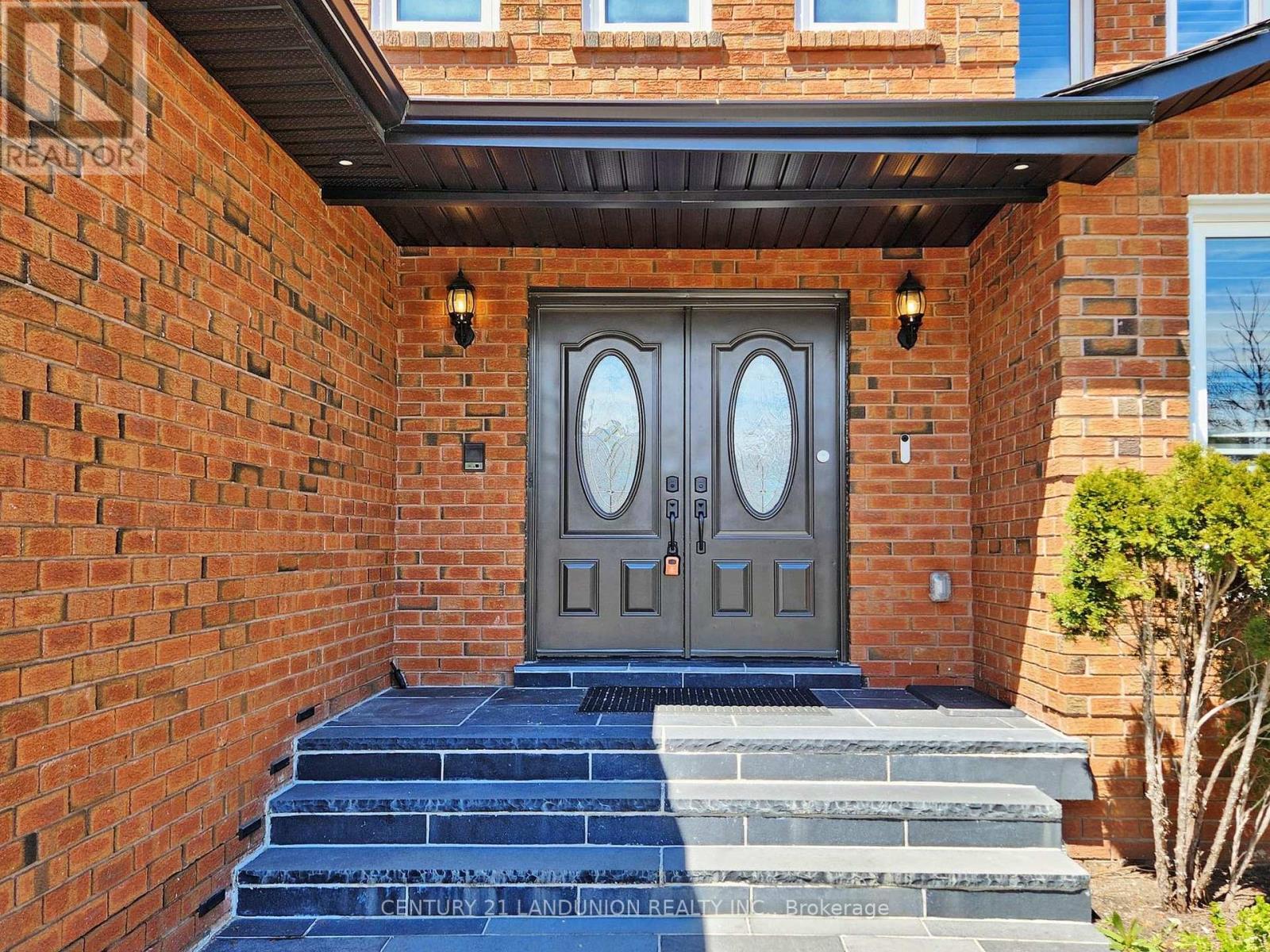 Property at 18 RAVENHILL CRESCENT image 3