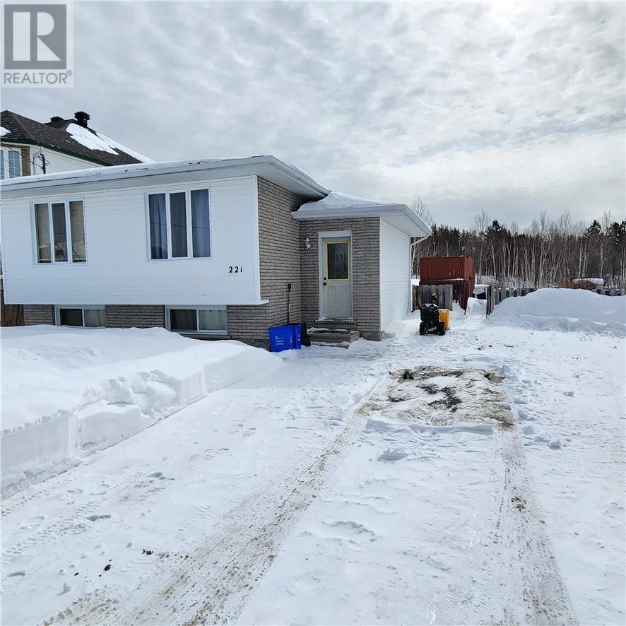 221 Ray Street, Wahnapitae, Ontario  P0M 3C0 - Photo 1 - 2121094