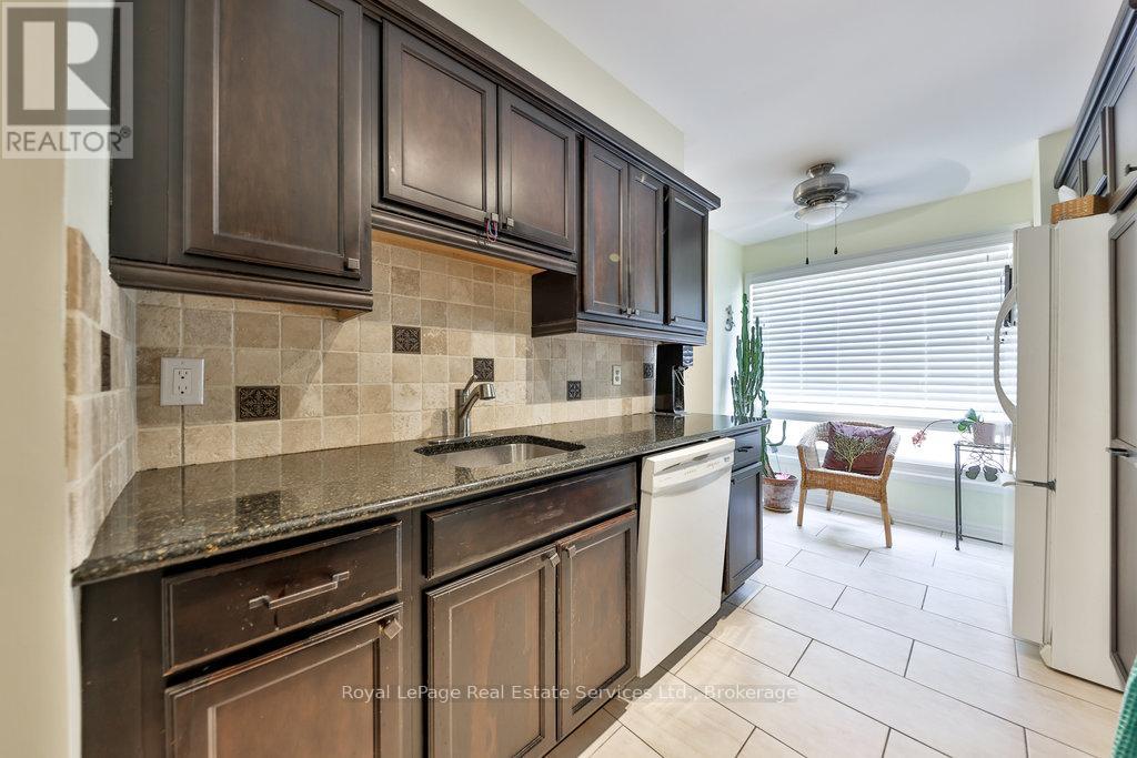 Property at 2086 LAKESHORE ROAD W image 3