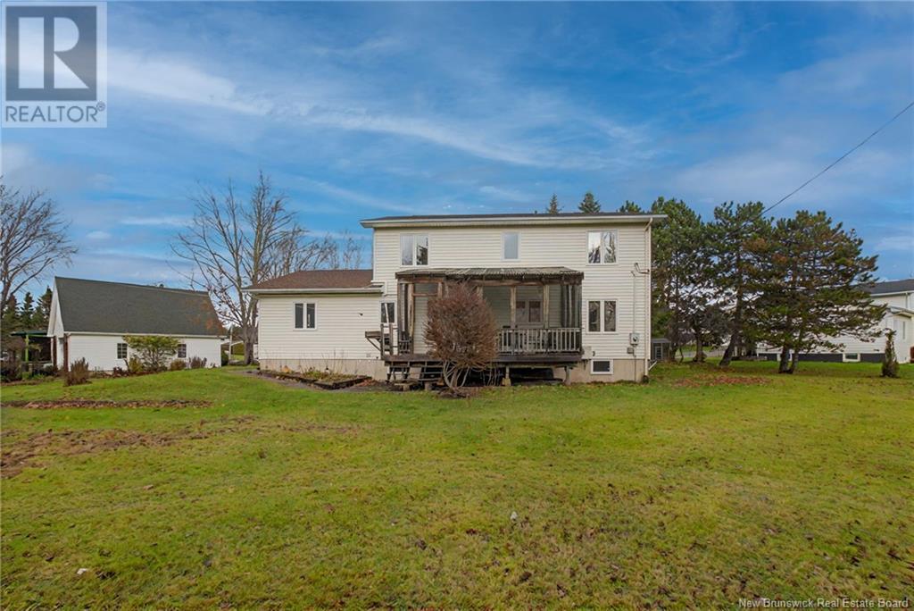 Property at 585 Lafleur image 4