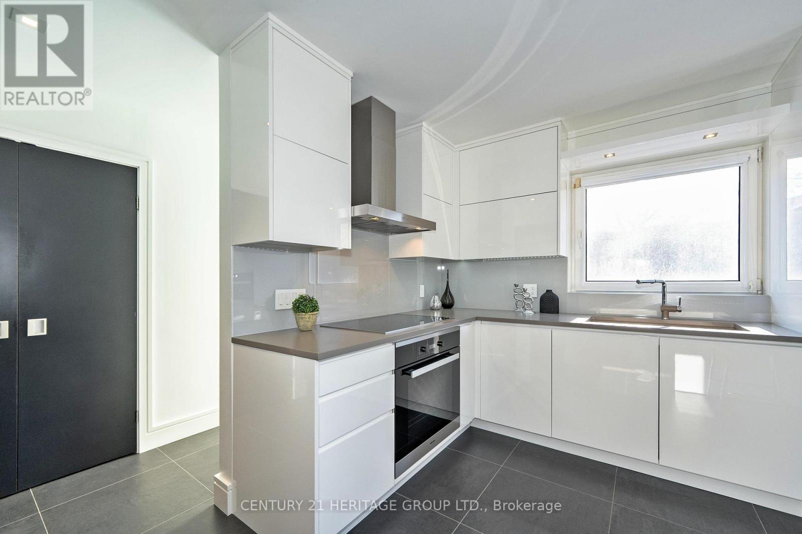61 Foursome Crescent, Toronto, Ontario  M2P 1W4 - Photo 13 - C12014112