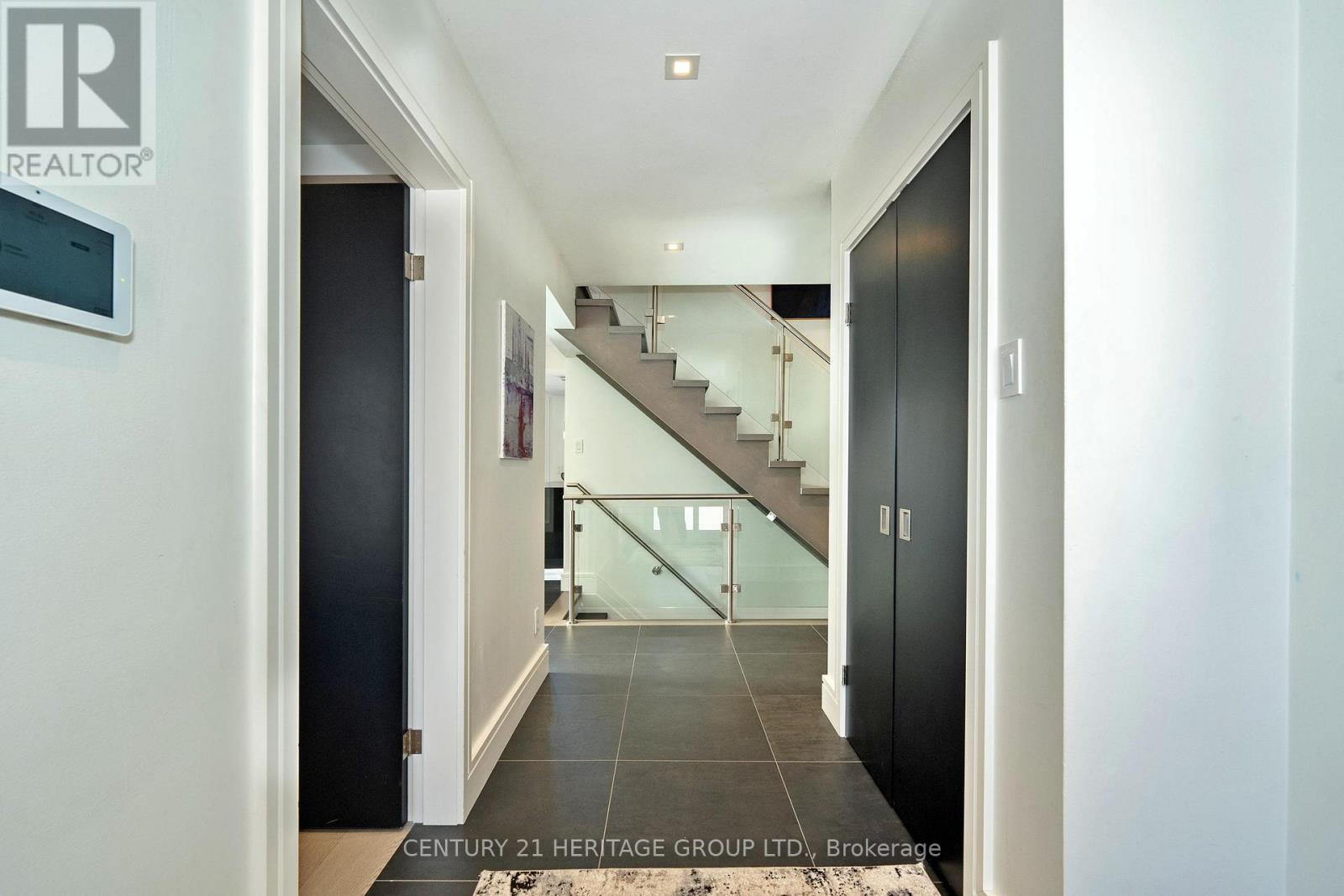 61 Foursome Crescent, Toronto, Ontario  M2P 1W4 - Photo 3 - C12014112