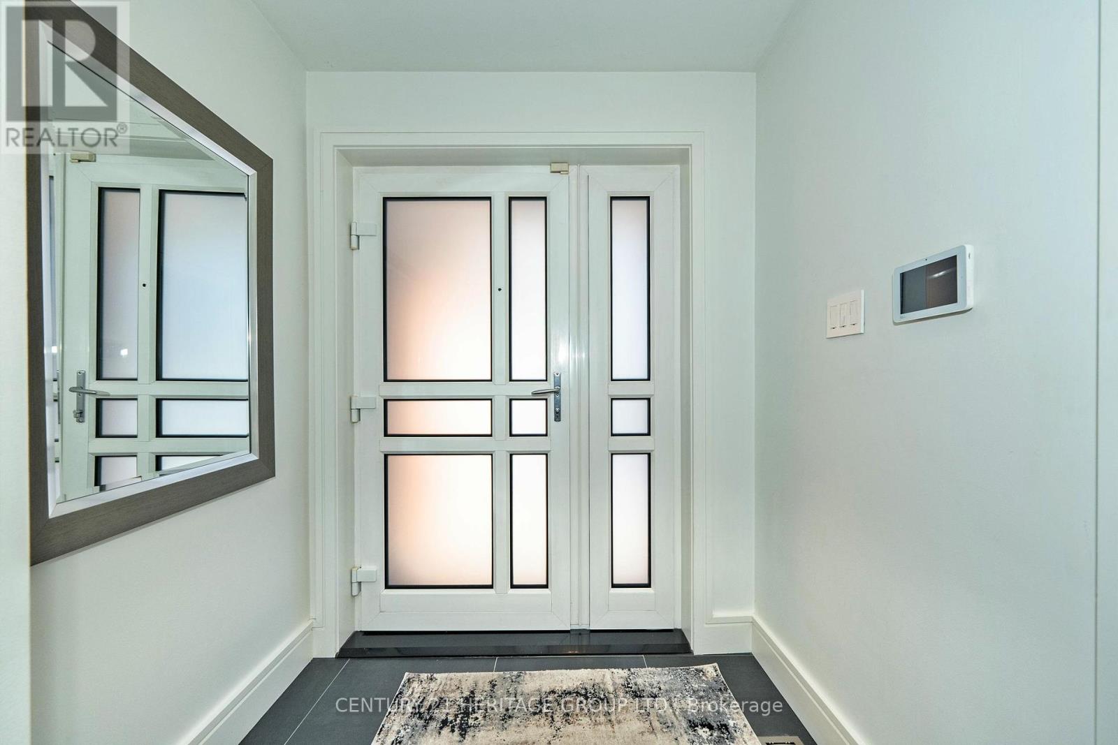 61 Foursome Crescent, Toronto, Ontario  M2P 1W4 - Photo 4 - C12014112