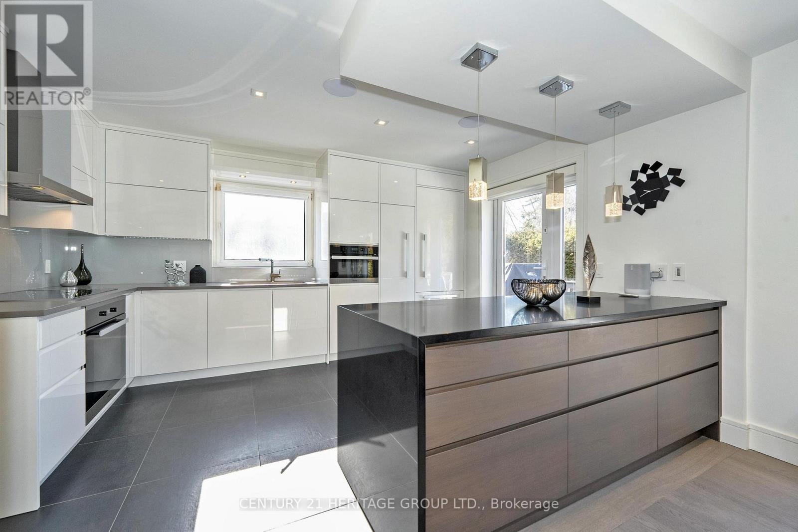 61 Foursome Crescent, Toronto, Ontario  M2P 1W4 - Photo 6 - C12014112