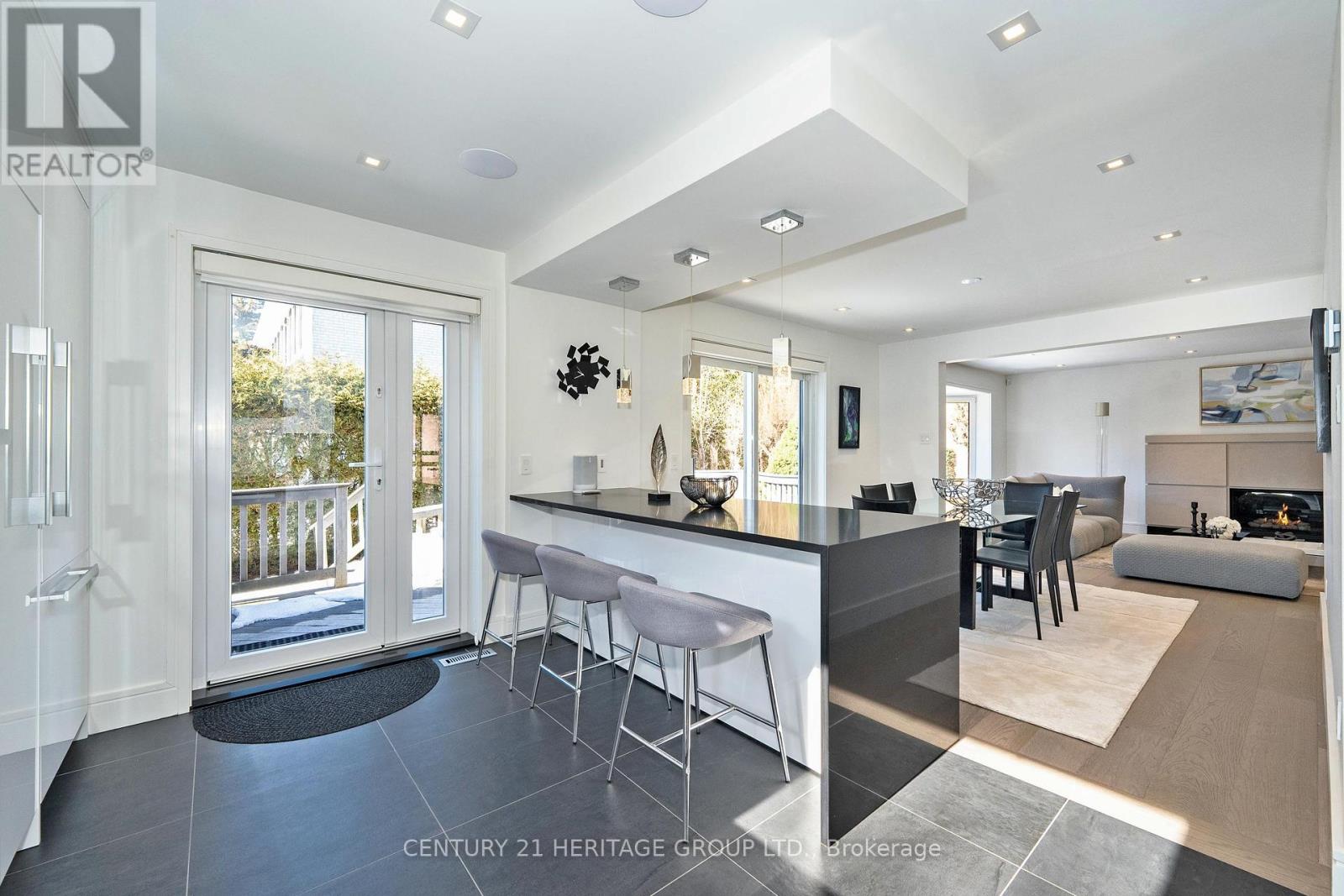 61 Foursome Crescent, Toronto, Ontario  M2P 1W4 - Photo 8 - C12014112