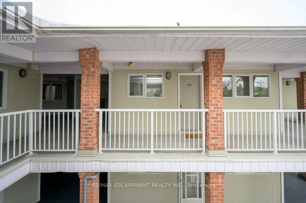 Property at 224 - 101 BRISTOL ROAD E image 2