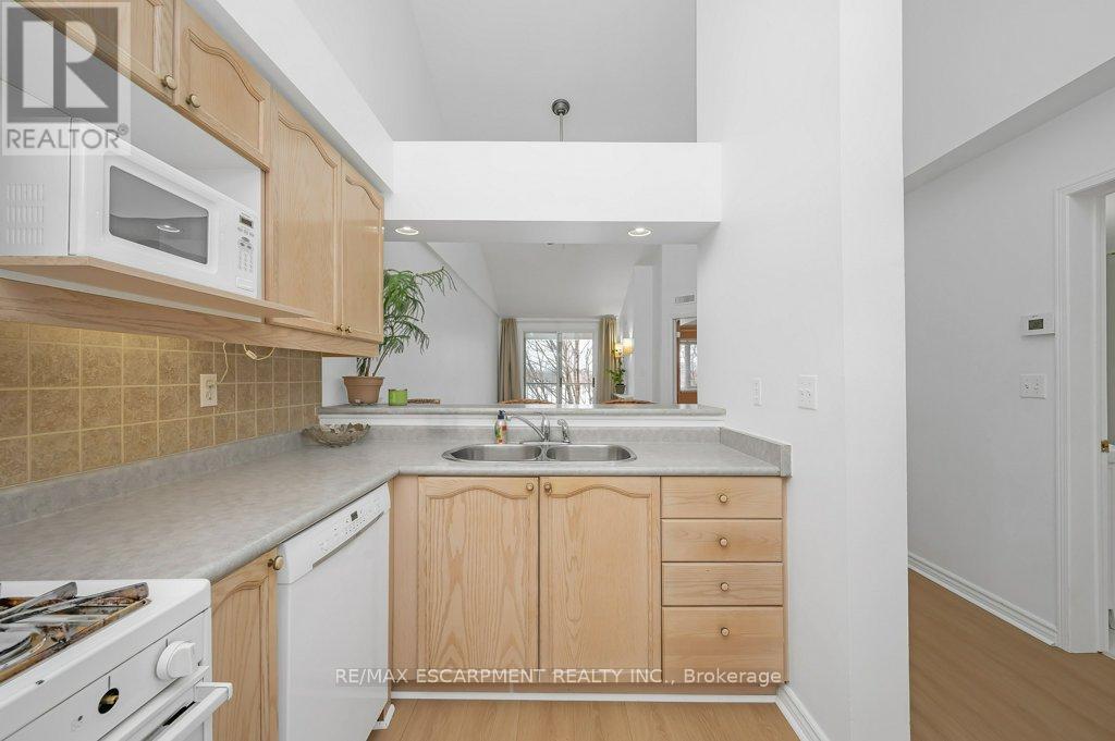 Property at 224 - 101 BRISTOL ROAD E image 5