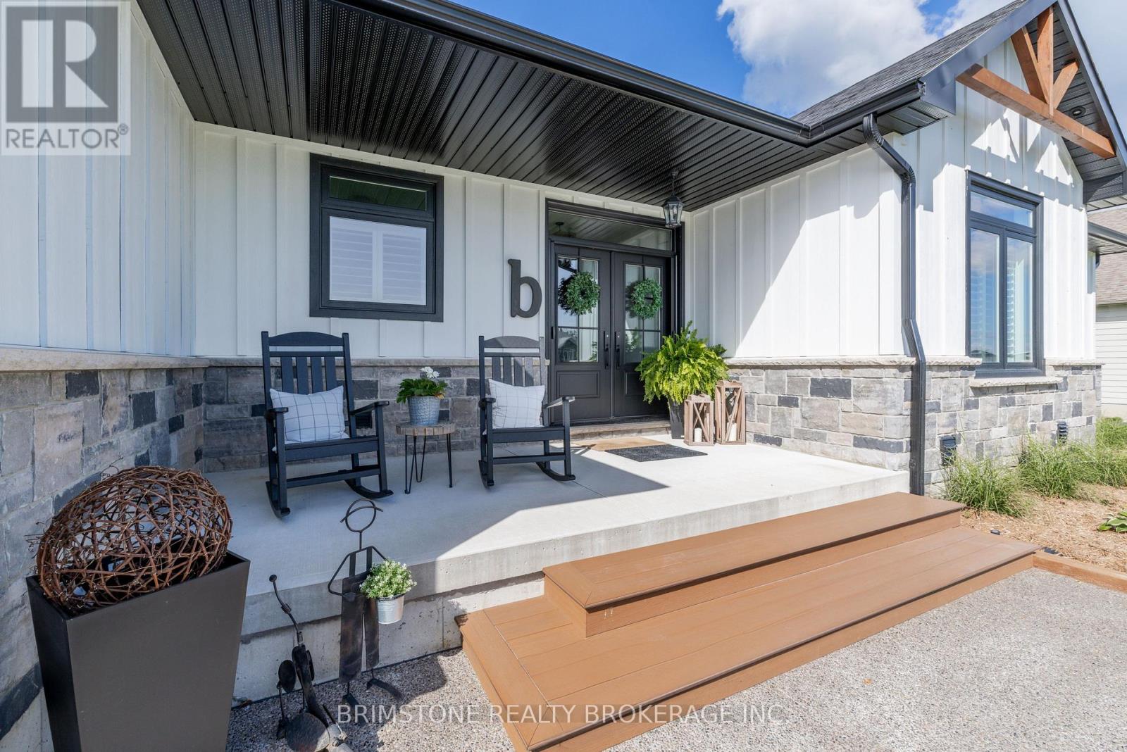 Property at 18 CHESLOCK CRESCENT image 3