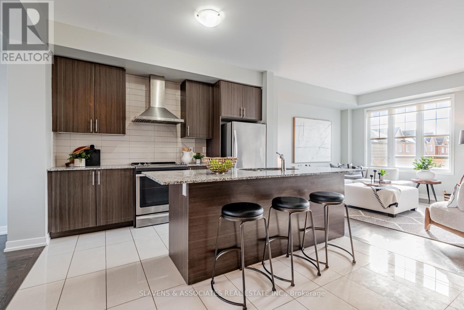Property at 10610 BATHURST STREET image 2