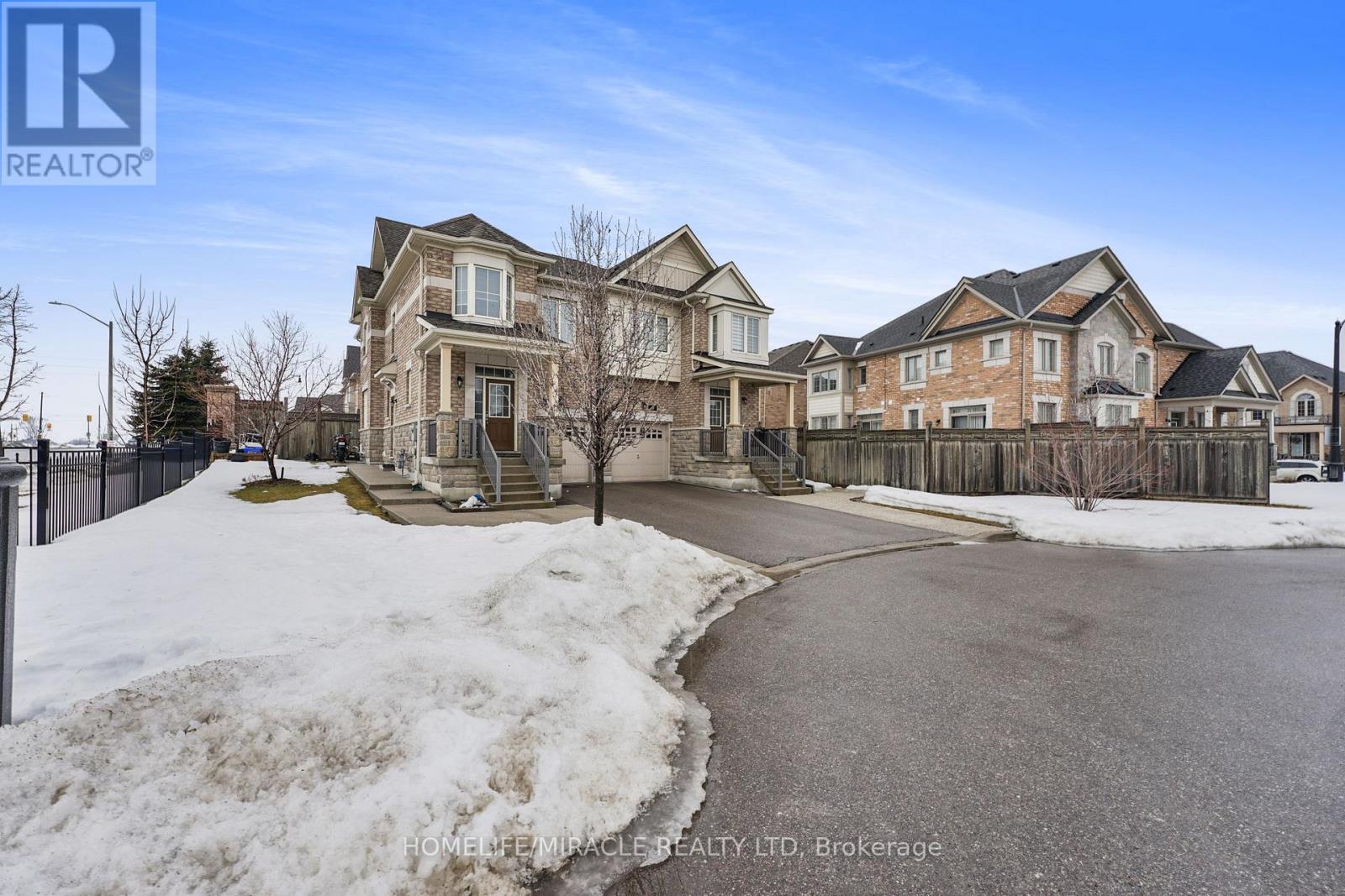 34 Bernadino Street, Brampton, Ontario  L6P 4G1 - Photo 2 - W12014136