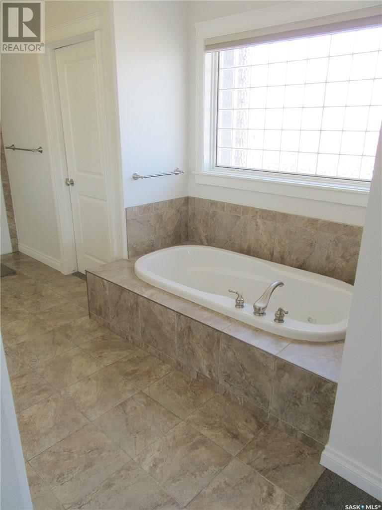 977 Slezak Crescent, Weyburn, Saskatchewan  S4H 0A3 - Photo 23 - SK998657