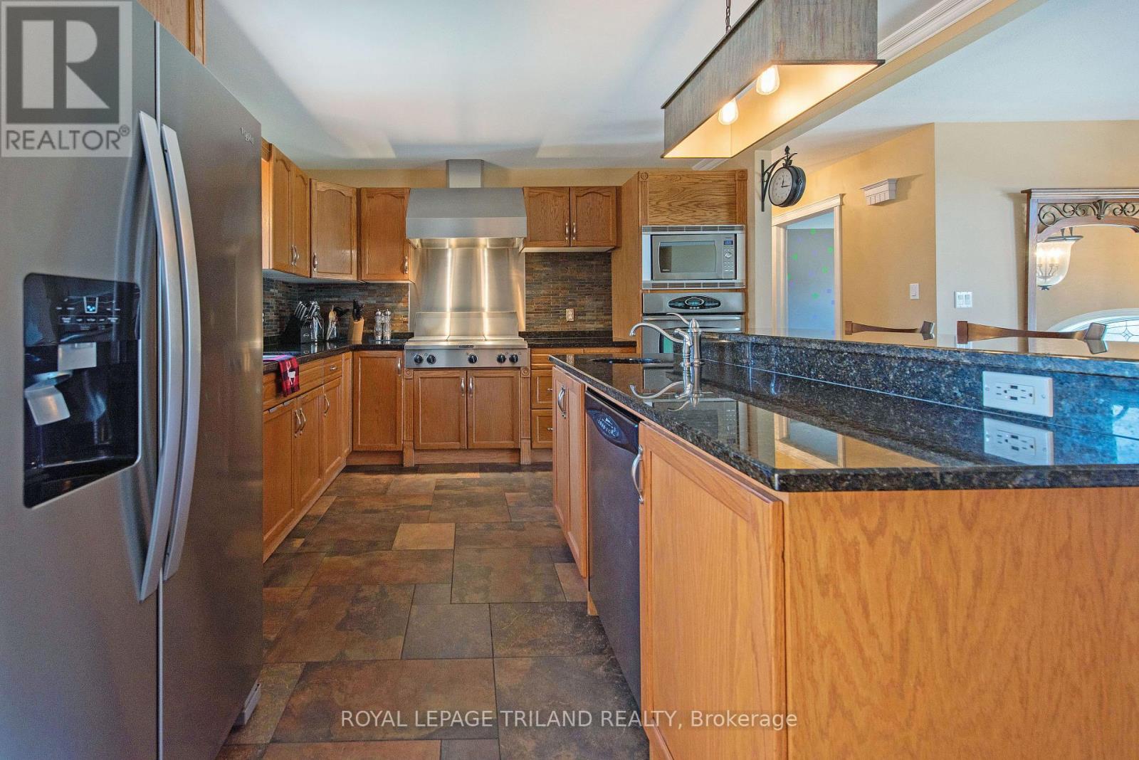 74 Village Gate Drive, Thames Centre, Ontario  N0L 1G3 - Photo 18 - X12014276