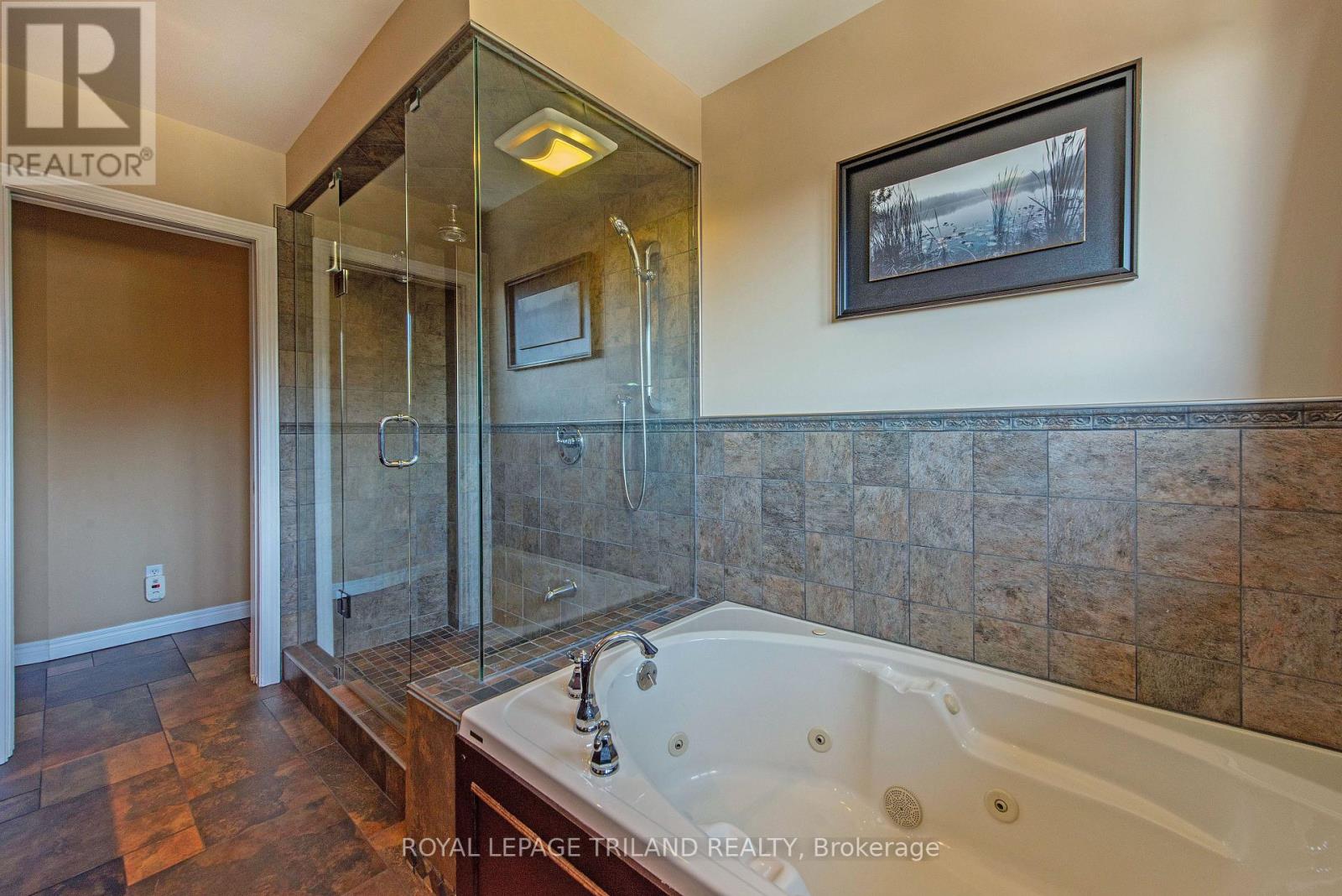 74 Village Gate Drive, Thames Centre, Ontario  N0L 1G3 - Photo 26 - X12014276