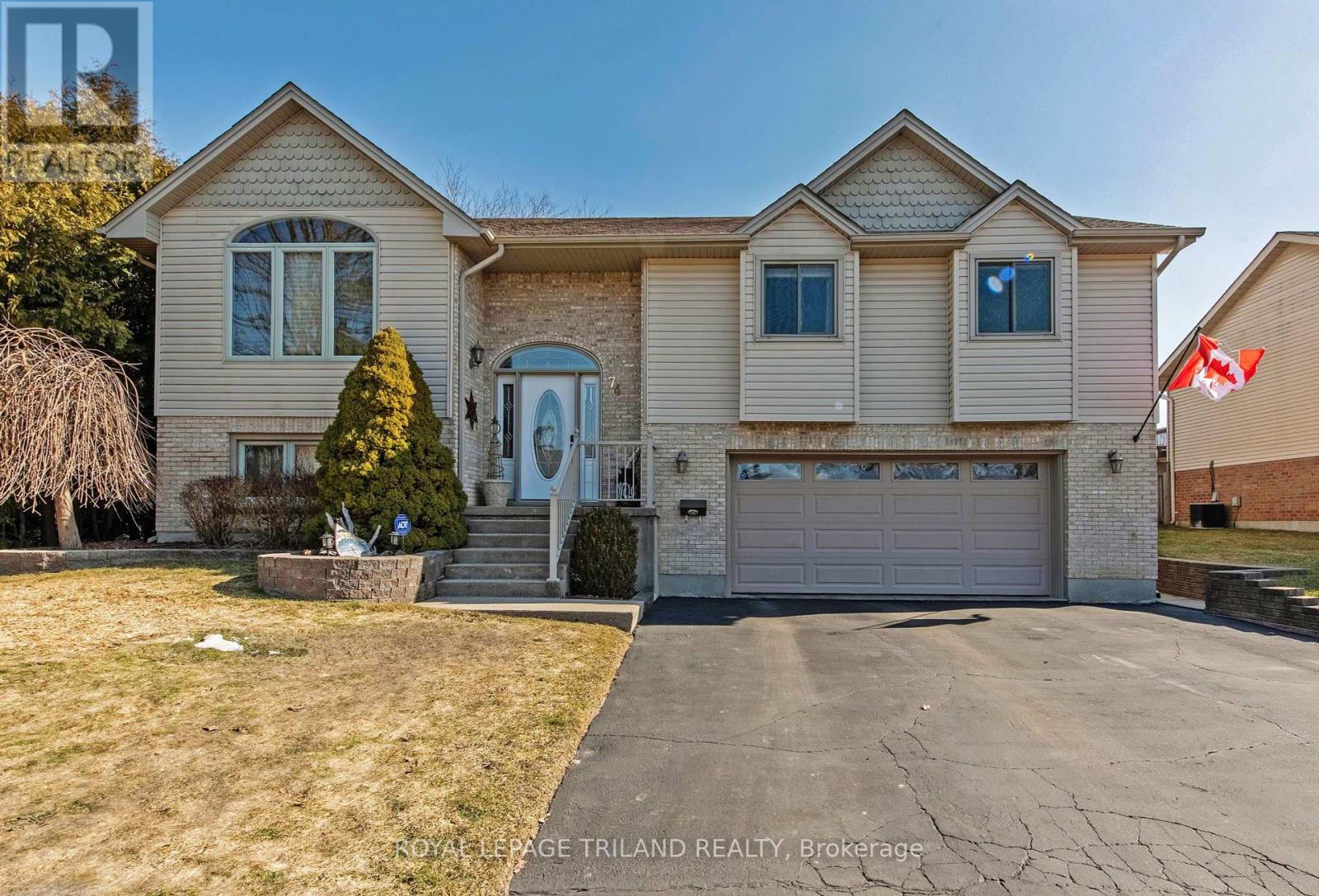 74 Village Gate Drive, Thames Centre (Dorchester), Ontario  N0L 1G3 - Photo 3 - X12014276